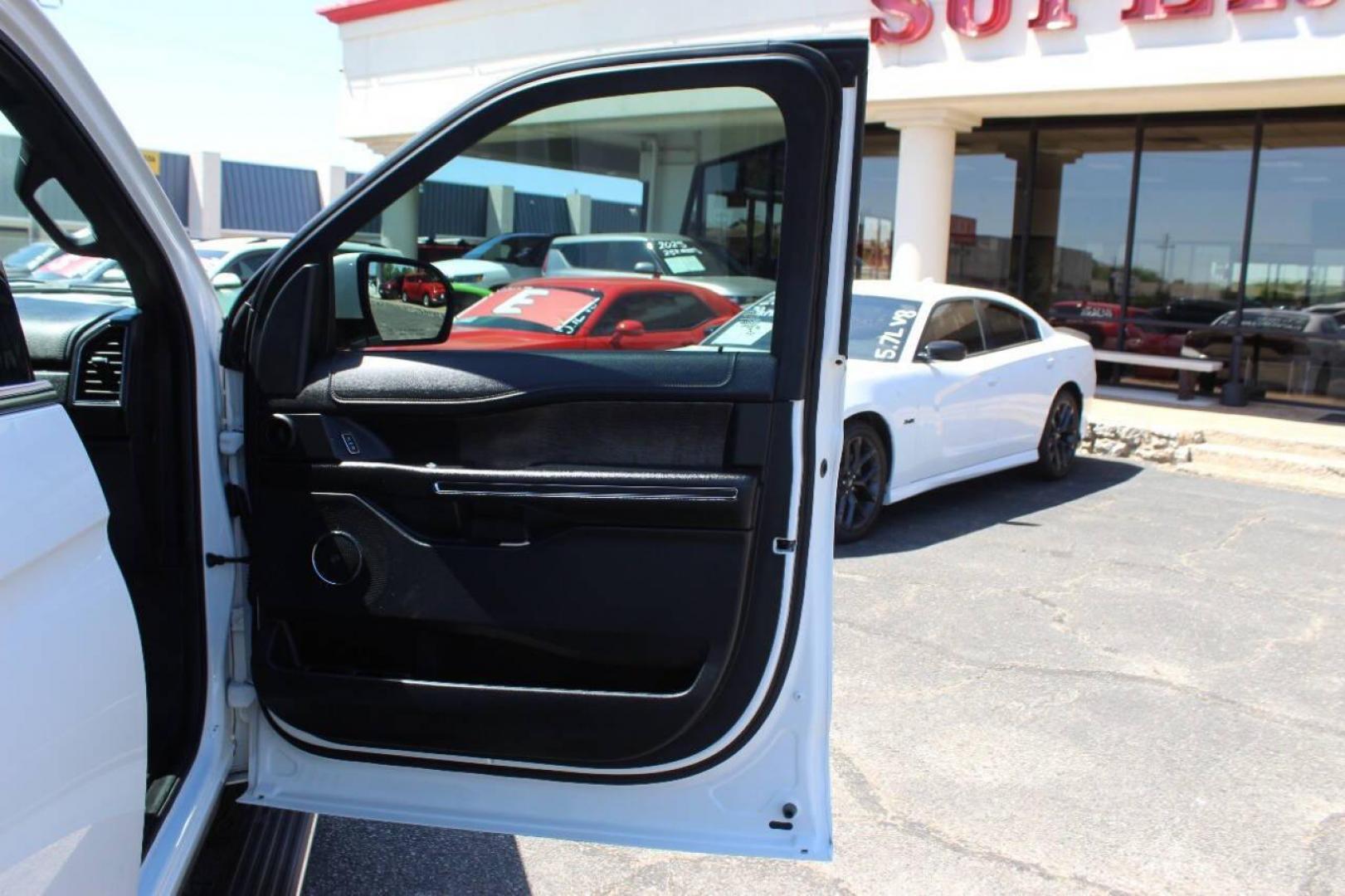 2021 White Ford Expedition (1FMJU1KT9ME) with an EcoBoost 3.5L Twin Turbo V6 375hp 470ft. lbs. 3.5L V6 engine, Automatic 10-Speed transmission, located at 4301 NW 39th , Oklahoma City, OK, 73112, (405) 949-5600, 35.512135, -97.598671- Photo#8