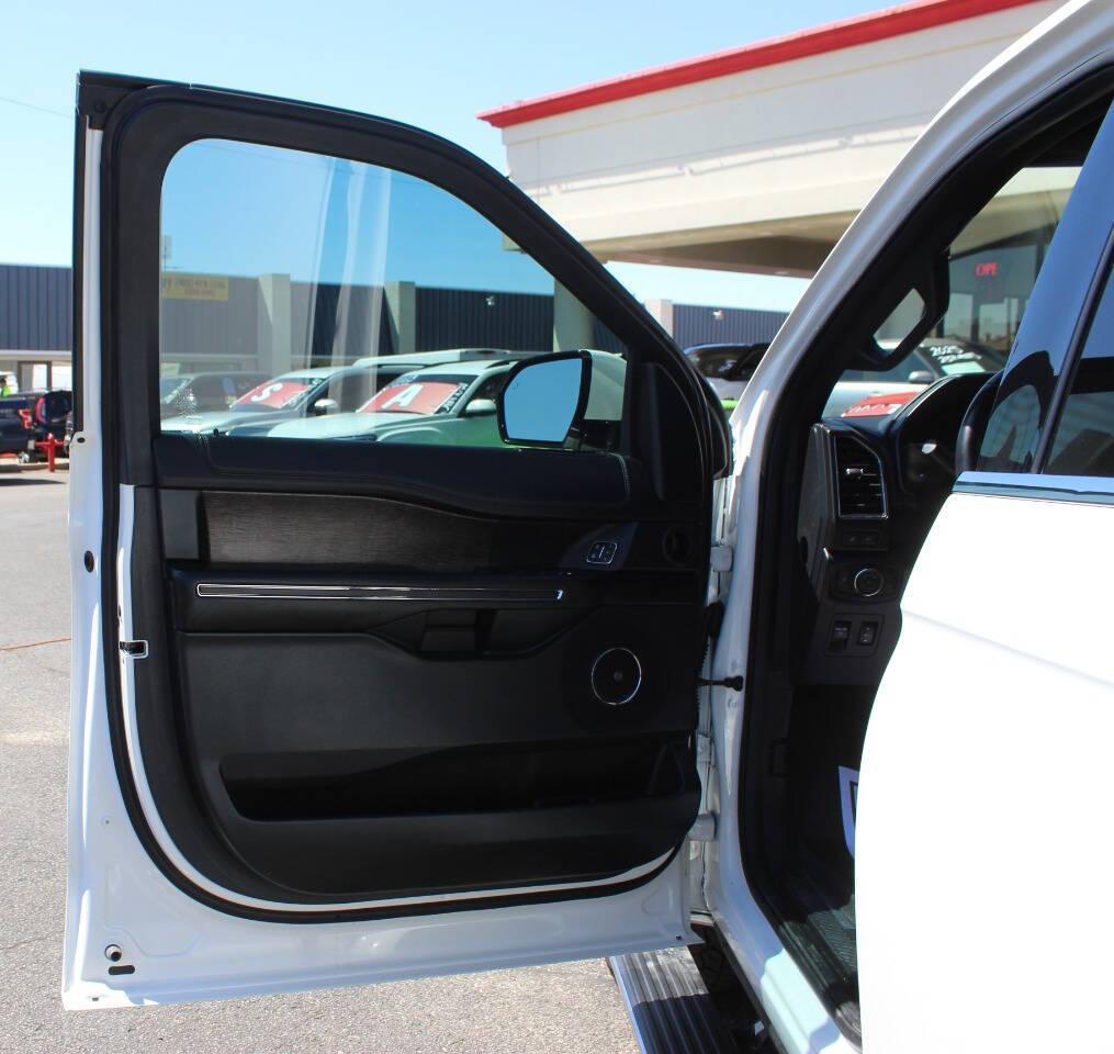 2021 White Ford Expedition (1FMJU1KT9ME) with an EcoBoost 3.5L Twin Turbo V6 375hp 470ft. lbs. 3.5L V6 engine, Automatic 10-Speed transmission, located at 4301 NW 39th , Oklahoma City, OK, 73112, (405) 949-5600, 35.512135, -97.598671 - NO DRIVERS LICENCE -NO FULL COVERAGE INSURANCE - NO CREDIT CHECK. COME ON OVER TO SUPERSPORTS, TAKE A LOOK AND TEST DRIVE. PLEASE GIVE US A CALL AT (405) 949-5600. NO LICENCIA DE CONDUCIR - NO SEGURO DE COBERTURA TOTAL - NO VERIFICACION DE CREDITO. VISITENOS EN SUPERSPORTS, MIRE NUESTRO - Photo#21