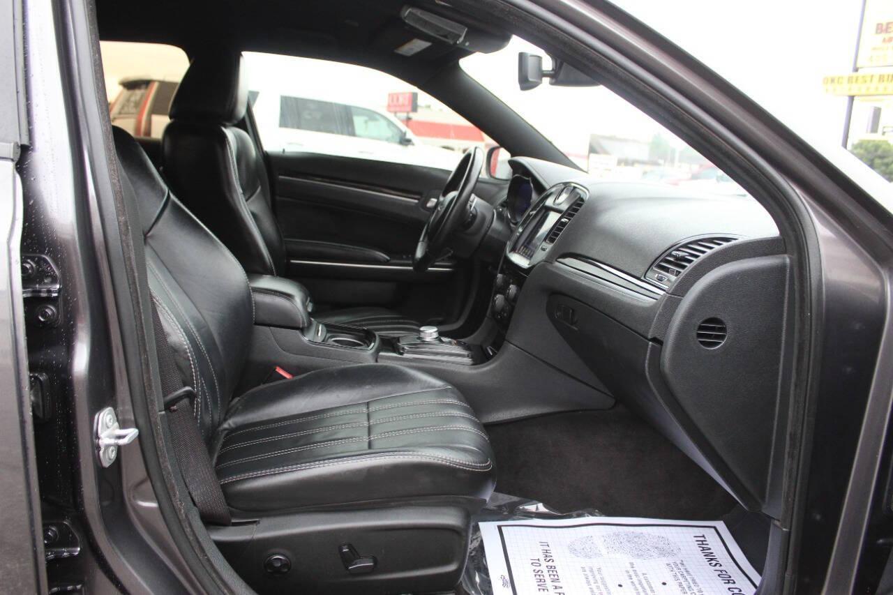 2017 Gray Chrysler 300 S V6 RWD (2C3CCABG2HH) with an Pentastar 3.6L V6 300hp 264ft. lbs. 3.6L V6 engine, Automatic 8-Speed transmission, located at 4301 NW 39th , Oklahoma City, OK, 73112, (405) 949-5600, 35.512135, -97.598671 - NO DRIVERS LICENCE -NO FULL COVERAGE INSURANCE - NO CREDIT CHECK. COME ON OVER TO SUPERSPORTS, TAKE A LOOK AND TEST DRIVE. PLEASE GIVE US A CALL AT (405) 949-5600. NO LICENCIA DE CONDUCIR - NO SEGURO DE COBERTURA TOTAL - NO VERIFICACION DE CREDITO. VISITENOS EN SUPERSPORTS, MIRE NUESTRO - Photo#7