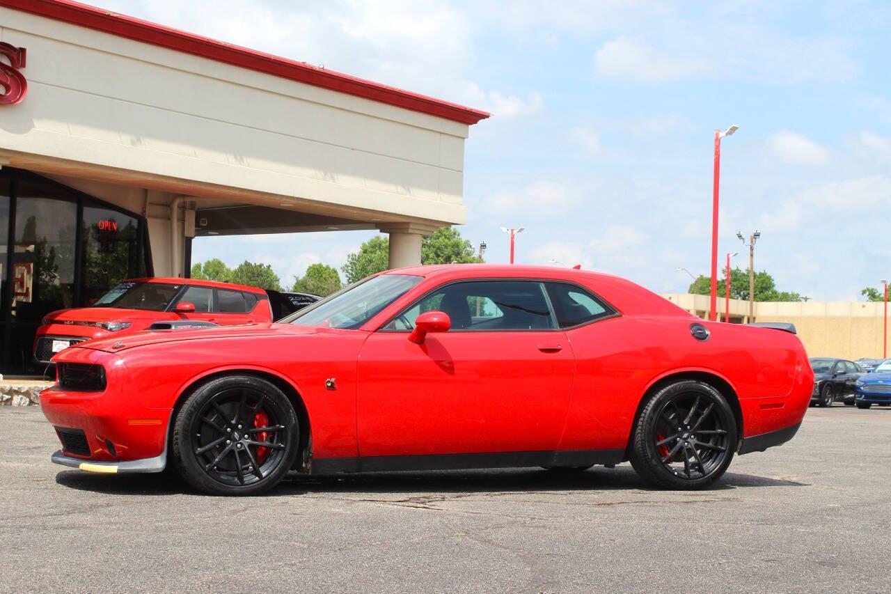 2019 Red Dodge Challenger R/T SCAT Pack (2C3CDZFJ6KH) with an 6.4L V8 6.4L V8 engine, Automatic 8-Speed transmission, located at 4301 NW 39th , Oklahoma City, OK, 73112, (405) 949-5600, 35.512135, -97.598671 - NO DRIVERS LICENCE -NO FULL COVERAGE INSURANCE - NO CREDIT CHECK. COME ON OVER TO SUPERSPORTS, TAKE A LOOK AND TEST DRIVE. PLEASE GIVE US A CALL AT (405) 949-5600. NO LICENCIA DE CONDUCIR - NO SEGURO DE COBERTURA TOTAL - NO VERIFICACION DE CREDITO. VISITENOS EN SUPERSPORTS, MIRE NUE - Photo#5