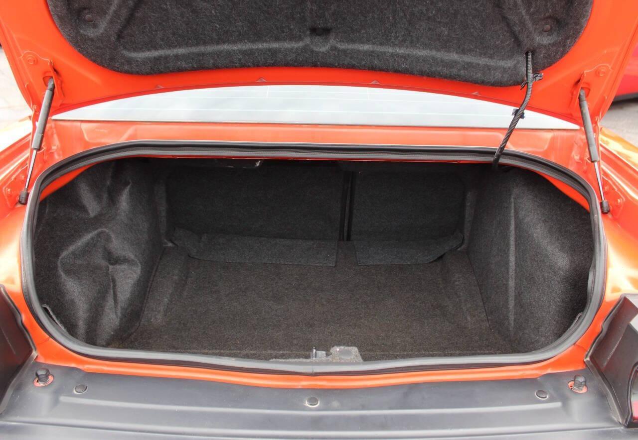 2018 Orange Dodge Challenger R/T Plus (2C3CDZBT2JH) with an 5.7L V8 5.7L V8 engine, Automatic 8-Speed transmission, located at 4301 NW 39th , Oklahoma City, OK, 73112, (405) 949-5600, 35.512135, -97.598671 - NO DRIVERS LICENCE -NO FULL COVERAGE INSURANCE - NO CREDIT CHECK. COME ON OVER TO SUPERSPORTS, TAKE A LOOK AND TEST DRIVE. PLEASE GIVE US A CALL AT (405) 949-5600. NO LICENCIA DE CONDUCIR - NO SEGURO DE COBERTURA TOTAL - NO VERIFICACION DE CREDITO. VISITENOS EN SUPERSPORTS, MIRE NUESTRO - Photo#11