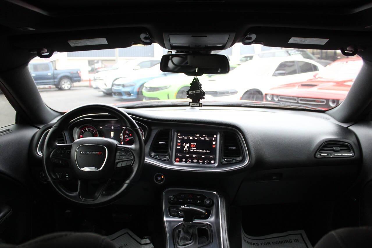 2018 Orange Dodge Challenger R/T Plus (2C3CDZBT2JH) with an 5.7L V8 5.7L V8 engine, Automatic 8-Speed transmission, located at 4301 NW 39th , Oklahoma City, OK, 73112, (405) 949-5600, 35.512135, -97.598671 - NO DRIVERS LICENCE -NO FULL COVERAGE INSURANCE - NO CREDIT CHECK. COME ON OVER TO SUPERSPORTS, TAKE A LOOK AND TEST DRIVE. PLEASE GIVE US A CALL AT (405) 949-5600. NO LICENCIA DE CONDUCIR - NO SEGURO DE COBERTURA TOTAL - NO VERIFICACION DE CREDITO. VISITENOS EN SUPERSPORTS, MIRE NUESTRO - Photo#14