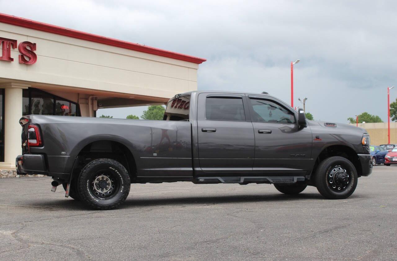 2024 Gray RAM 3500 Big Horn Crew Cab LWB 4WD DRW (3C63RRHL0RG) with an 6.7L I6 Turbocharger 6.7L I6 engine, Automatic 6-Speed transmission, located at 4301 NW 39th , Oklahoma City, OK, 73112, (405) 949-5600, 35.512135, -97.598671 - NO DRIVERS LICENCE -NO FULL COVERAGE INSURANCE - NO CREDIT CHECK. COME ON OVER TO SUPERSPORTS, TAKE A LOOK AND TEST DRIVE. PLEASE GIVE US A CALL AT (405) 949-5600. NO LICENCIA DE CONDUCIR - NO SEGURO DE COBERTURA TOTAL - NO VERIFICACION DE CREDITO. VISITENOS EN SUPERSPORTS, MIRE NUESTRO - Photo#2