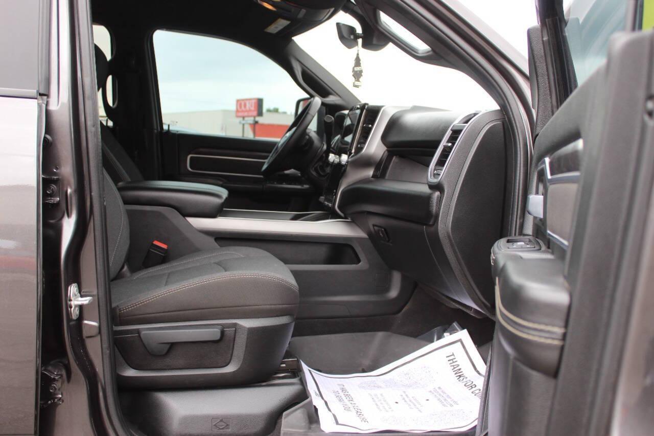 2024 Gray RAM 3500 Big Horn Crew Cab LWB 4WD DRW (3C63RRHL0RG) with an 6.7L I6 Turbocharger 6.7L I6 engine, Automatic 6-Speed transmission, located at 4301 NW 39th , Oklahoma City, OK, 73112, (405) 949-5600, 35.512135, -97.598671 - NO DRIVERS LICENCE -NO FULL COVERAGE INSURANCE - NO CREDIT CHECK. COME ON OVER TO SUPERSPORTS, TAKE A LOOK AND TEST DRIVE. PLEASE GIVE US A CALL AT (405) 949-5600. NO LICENCIA DE CONDUCIR - NO SEGURO DE COBERTURA TOTAL - NO VERIFICACION DE CREDITO. VISITENOS EN SUPERSPORTS, MIRE NUESTRO - Photo#7