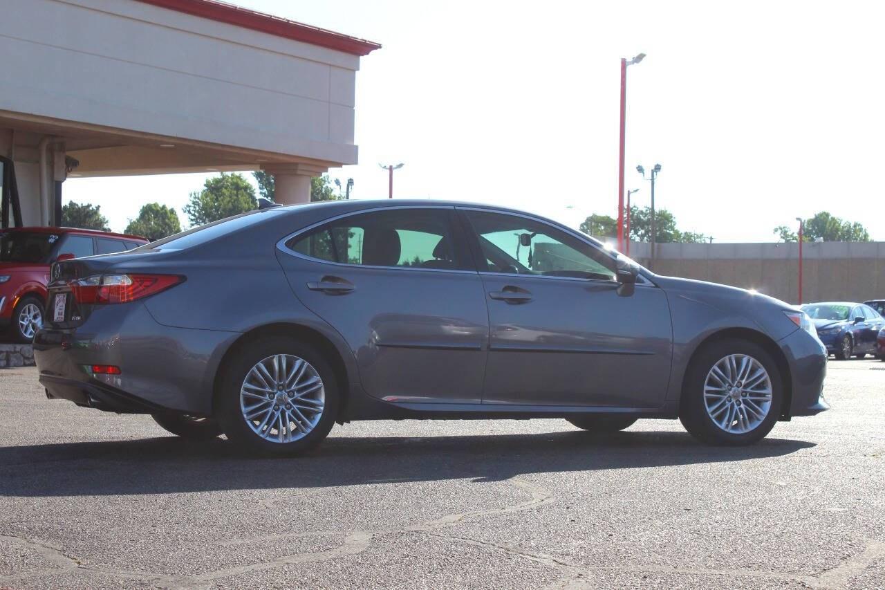 2014 Gray Lexus ES 350 Sedan (JTHBK1GG3E2) with an 3.5L V6 268hp 248ft. lbs. 3.5L V6 engine, Automatic 6-Speed transmission, located at 4301 NW 39th , Oklahoma City, OK, 73112, (405) 949-5600, 35.512135, -97.598671 - NO DRIVERS LICENCE -NO FULL COVERAGE INSURANCE - NO CREDIT CHECK. COME ON OVER TO SUPERSPORTS, TAKE A LOOK AND TEST DRIVE. PLEASE GIVE US A CALL AT (405) 949-5600. NO LICENCIA DE CONDUCIR - NO SEGURO DE COBERTURA TOTAL - NO VERIFICACION DE CREDITO. VISITENOS EN SUPERSPORTS, MIRE NUESTRO - Photo#2