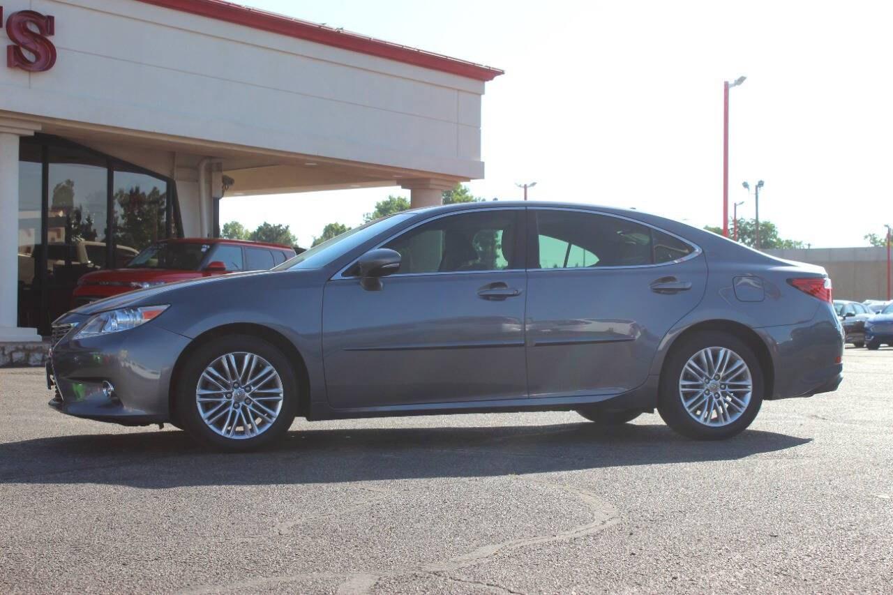 2014 Gray Lexus ES 350 Sedan (JTHBK1GG3E2) with an 3.5L V6 268hp 248ft. lbs. 3.5L V6 engine, Automatic 6-Speed transmission, located at 4301 NW 39th , Oklahoma City, OK, 73112, (405) 949-5600, 35.512135, -97.598671 - NO DRIVERS LICENCE -NO FULL COVERAGE INSURANCE - NO CREDIT CHECK. COME ON OVER TO SUPERSPORTS, TAKE A LOOK AND TEST DRIVE. PLEASE GIVE US A CALL AT (405) 949-5600. NO LICENCIA DE CONDUCIR - NO SEGURO DE COBERTURA TOTAL - NO VERIFICACION DE CREDITO. VISITENOS EN SUPERSPORTS, MIRE NUESTRO - Photo#5