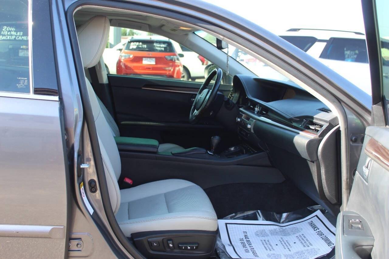 2014 Gray Lexus ES 350 Sedan (JTHBK1GG3E2) with an 3.5L V6 268hp 248ft. lbs. 3.5L V6 engine, Automatic 6-Speed transmission, located at 4301 NW 39th , Oklahoma City, OK, 73112, (405) 949-5600, 35.512135, -97.598671 - NO DRIVERS LICENCE -NO FULL COVERAGE INSURANCE - NO CREDIT CHECK. COME ON OVER TO SUPERSPORTS, TAKE A LOOK AND TEST DRIVE. PLEASE GIVE US A CALL AT (405) 949-5600. NO LICENCIA DE CONDUCIR - NO SEGURO DE COBERTURA TOTAL - NO VERIFICACION DE CREDITO. VISITENOS EN SUPERSPORTS, MIRE NUESTRO - Photo#8