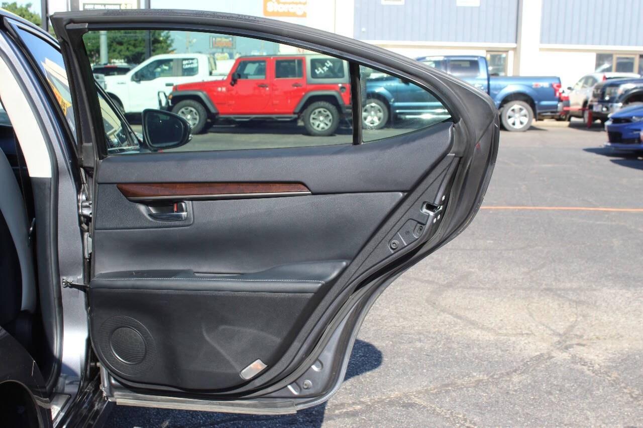 2014 Gray Lexus ES 350 Sedan (JTHBK1GG3E2) with an 3.5L V6 268hp 248ft. lbs. 3.5L V6 engine, Automatic 6-Speed transmission, located at 4301 NW 39th , Oklahoma City, OK, 73112, (405) 949-5600, 35.512135, -97.598671 - NO DRIVERS LICENCE -NO FULL COVERAGE INSURANCE - NO CREDIT CHECK. COME ON OVER TO SUPERSPORTS, TAKE A LOOK AND TEST DRIVE. PLEASE GIVE US A CALL AT (405) 949-5600. NO LICENCIA DE CONDUCIR - NO SEGURO DE COBERTURA TOTAL - NO VERIFICACION DE CREDITO. VISITENOS EN SUPERSPORTS, MIRE NUESTRO - Photo#11