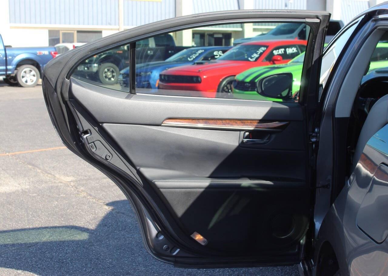 2014 Gray Lexus ES 350 Sedan (JTHBK1GG3E2) with an 3.5L V6 268hp 248ft. lbs. 3.5L V6 engine, Automatic 6-Speed transmission, located at 4301 NW 39th , Oklahoma City, OK, 73112, (405) 949-5600, 35.512135, -97.598671 - NO DRIVERS LICENCE -NO FULL COVERAGE INSURANCE - NO CREDIT CHECK. COME ON OVER TO SUPERSPORTS, TAKE A LOOK AND TEST DRIVE. PLEASE GIVE US A CALL AT (405) 949-5600. NO LICENCIA DE CONDUCIR - NO SEGURO DE COBERTURA TOTAL - NO VERIFICACION DE CREDITO. VISITENOS EN SUPERSPORTS, MIRE NUESTRO - Photo#14