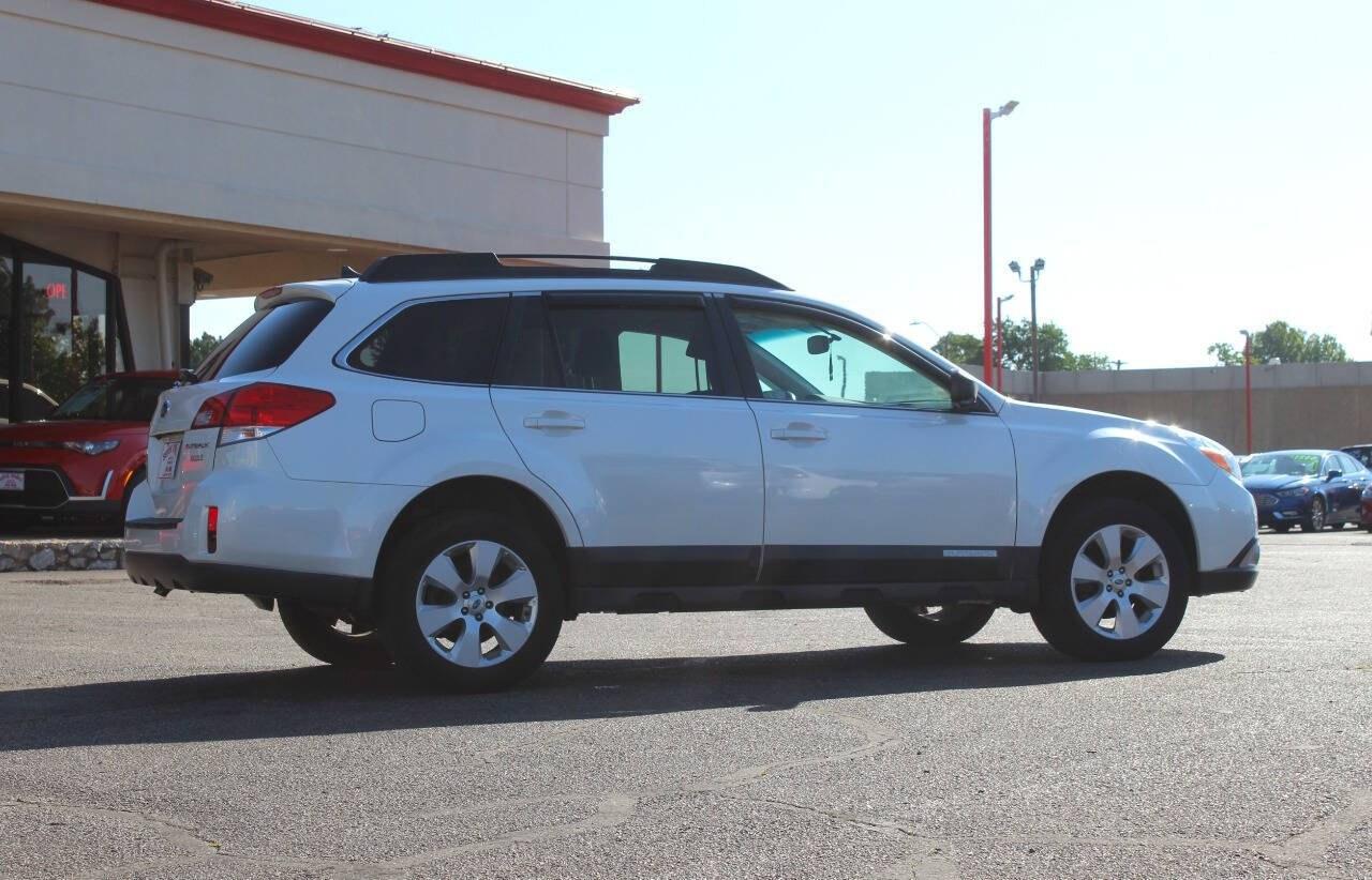 2012 White Subaru Outback 2.5i Limited (4S4BRBLC5C3) with an 2.5L H4 170hp 170ft. lbs. PZEV 2.5L H4 engine, CVT transmission, located at 4301 NW 39th , Oklahoma City, OK, 73112, (405) 949-5600, 35.512135, -97.598671 - NO DRIVERS LICENCE -NO FULL COVERAGE INSURANCE - NO CREDIT CHECK. COME ON OVER TO SUPERSPORTS, TAKE A LOOK AND TEST DRIVE. PLEASE GIVE US A CALL AT (405) 949-5600. NO LICENCIA DE CONDUCIR - NO SEGURO DE COBERTURA TOTAL - NO VERIFICACION DE CREDITO. VISITENOS EN SUPERSPORTS, MIRE NUESTRO - Photo#2