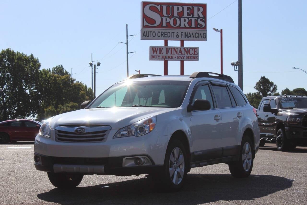 2012 White Subaru Outback 2.5i Limited (4S4BRBLC5C3) with an 2.5L H4 170hp 170ft. lbs. PZEV 2.5L H4 engine, CVT transmission, located at 4301 NW 39th , Oklahoma City, OK, 73112, (405) 949-5600, 35.512135, -97.598671 - NO DRIVERS LICENCE -NO FULL COVERAGE INSURANCE - NO CREDIT CHECK. COME ON OVER TO SUPERSPORTS, TAKE A LOOK AND TEST DRIVE. PLEASE GIVE US A CALL AT (405) 949-5600. NO LICENCIA DE CONDUCIR - NO SEGURO DE COBERTURA TOTAL - NO VERIFICACION DE CREDITO. VISITENOS EN SUPERSPORTS, MIRE NUESTRO - Photo#6