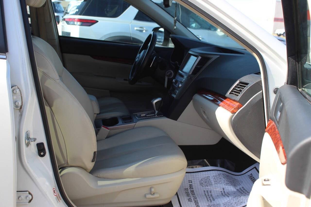 2012 White Subaru Outback 2.5i Limited (4S4BRBLC5C3) with an 2.5L H4 170hp 170ft. lbs. PZEV 2.5L H4 engine, CVT transmission, located at 4301 NW 39th , Oklahoma City, OK, 73112, (405) 949-5600, 35.512135, -97.598671 - NO DRIVERS LICENCE -NO FULL COVERAGE INSURANCE - NO CREDIT CHECK. COME ON OVER TO SUPERSPORTS, TAKE A LOOK AND TEST DRIVE. PLEASE GIVE US A CALL AT (405) 949-5600. NO LICENCIA DE CONDUCIR - NO SEGURO DE COBERTURA TOTAL - NO VERIFICACION DE CREDITO. VISITENOS EN SUPERSPORTS, MIRE NUESTRO - Photo#8