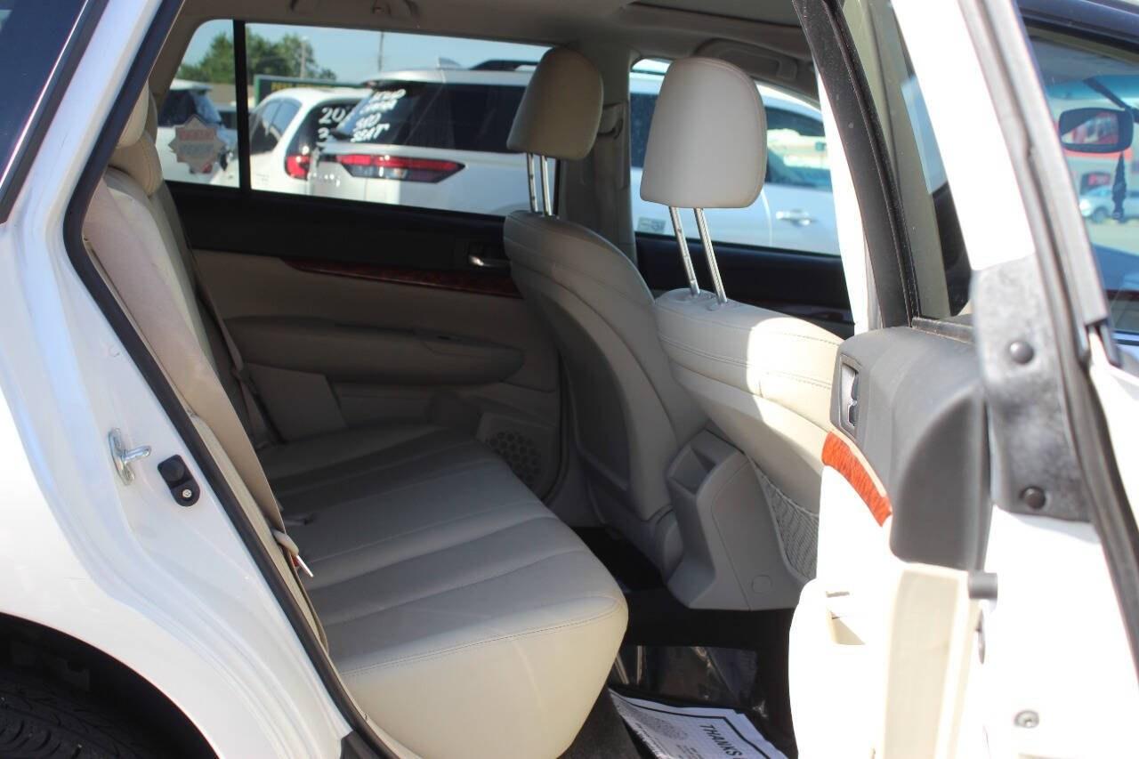 2012 White Subaru Outback 2.5i Limited (4S4BRBLC5C3) with an 2.5L H4 170hp 170ft. lbs. PZEV 2.5L H4 engine, CVT transmission, located at 4301 NW 39th , Oklahoma City, OK, 73112, (405) 949-5600, 35.512135, -97.598671 - NO DRIVERS LICENCE -NO FULL COVERAGE INSURANCE - NO CREDIT CHECK. COME ON OVER TO SUPERSPORTS, TAKE A LOOK AND TEST DRIVE. PLEASE GIVE US A CALL AT (405) 949-5600. NO LICENCIA DE CONDUCIR - NO SEGURO DE COBERTURA TOTAL - NO VERIFICACION DE CREDITO. VISITENOS EN SUPERSPORTS, MIRE NUESTRO - Photo#10