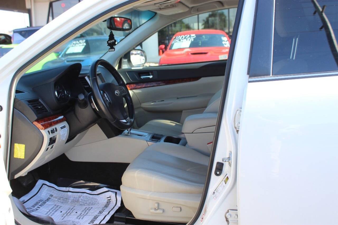 2012 White Subaru Outback 2.5i Limited (4S4BRBLC5C3) with an 2.5L H4 170hp 170ft. lbs. PZEV 2.5L H4 engine, CVT transmission, located at 4301 NW 39th , Oklahoma City, OK, 73112, (405) 949-5600, 35.512135, -97.598671 - NO DRIVERS LICENCE -NO FULL COVERAGE INSURANCE - NO CREDIT CHECK. COME ON OVER TO SUPERSPORTS, TAKE A LOOK AND TEST DRIVE. PLEASE GIVE US A CALL AT (405) 949-5600. NO LICENCIA DE CONDUCIR - NO SEGURO DE COBERTURA TOTAL - NO VERIFICACION DE CREDITO. VISITENOS EN SUPERSPORTS, MIRE NUESTRO - Photo#15