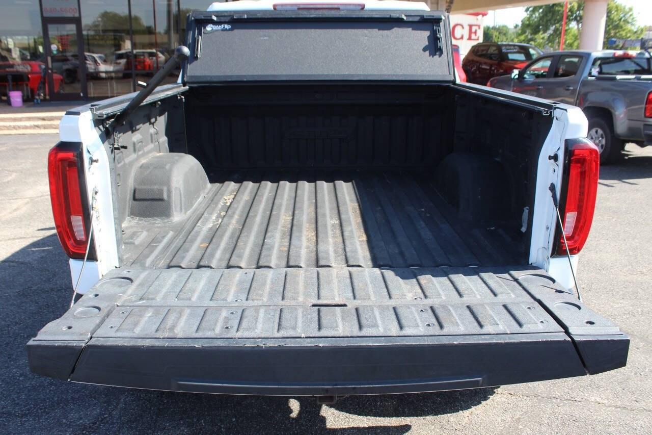 2020 White GMC Sierra 1500 AT4 Crew Cab Short Box 4WD (3GTP9EEL4LG) with an EcoTec3 6.2L V8 420hp 460ft. lbs. 6.2L V8 engine, Automatic 10-Speed transmission, located at 4301 NW 39th , Oklahoma City, OK, 73112, (405) 949-5600, 35.512135, -97.598671 - NO DRIVERS LICENCE -NO FULL COVERAGE INSURANCE - NO CREDIT CHECK. COME ON OVER TO SUPERSPORTS, TAKE A LOOK AND TEST DRIVE. PLEASE GIVE US A CALL AT (405) 949-5600. NO LICENCIA DE CONDUCIR - NO SEGURO DE COBERTURA TOTAL - NO VERIFICACION DE CREDITO. VISITENOS EN SUPERSPORTS, MIRE NUESTRO - Photo#16