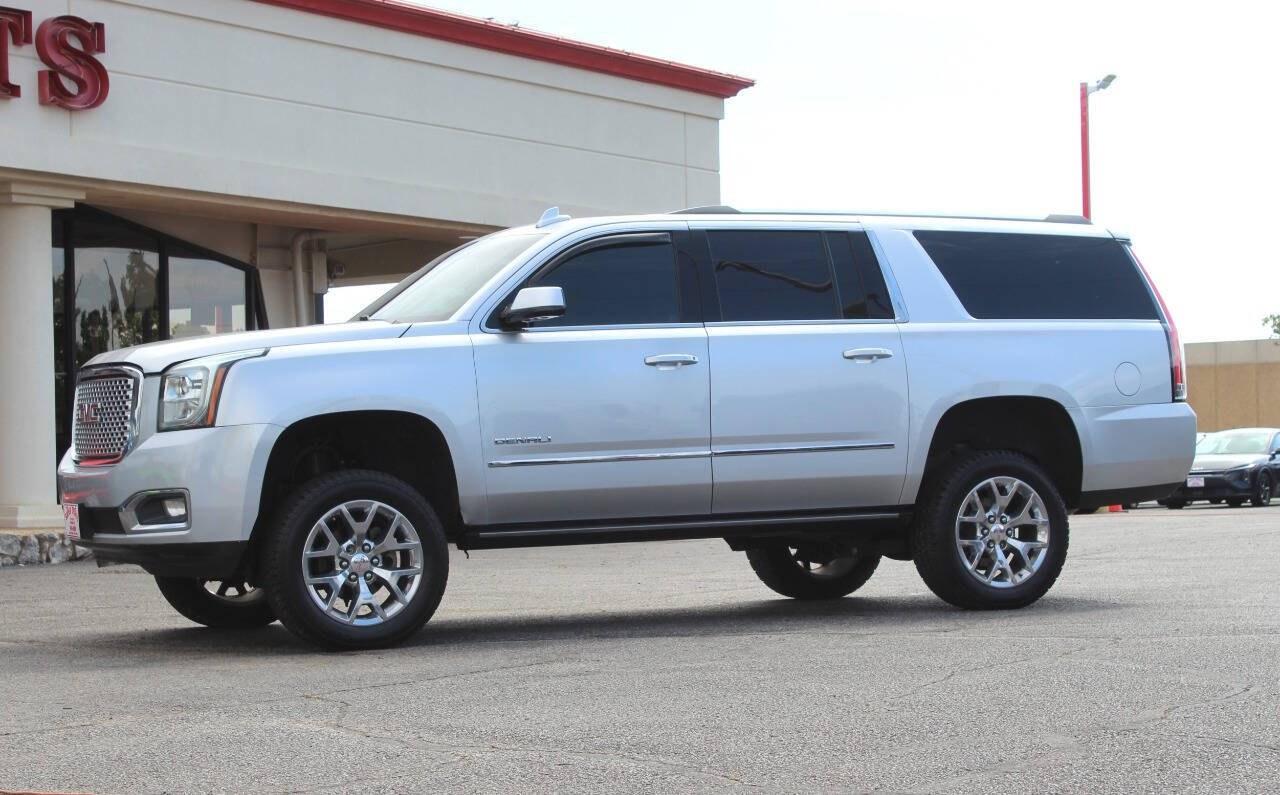 2017 Silver GMC Yukon XL Denali 4WD (1GKS2HKJXHR) with an EcoTec3 6.2L V8 420hp 460ft. lbs. 6.2L V8 engine, Automatic 8-Speed transmission, located at 4301 NW 39th , Oklahoma City, OK, 73112, (405) 949-5600, 35.512135, -97.598671 - Hablamos espaol. SPEND SMART --- BUY FROM SUPER SPORTS. ASKING WHOLESALE CASH PRICE: $__,___ (CASH ONLY) PLUS $100 PROCESSING FEE. ALL PRICES, DOWN PAYMENTS, PAYMENTS, AND FINANCE TERMS ARE NEGOTIABLE AT THE TIME OF APPROVAL. WE WILL WORK WITH YOU TO FIT YOUR BUDGET. WE WILL EVEN LOW- Photo#5
