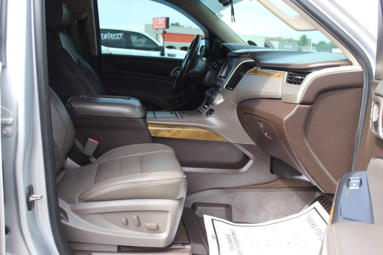 2017 Silver GMC Yukon XL Denali 4WD (1GKS2HKJXHR) with an EcoTec3 6.2L V8 420hp 460ft. lbs. 6.2L V8 engine, Automatic 8-Speed transmission, located at 4301 NW 39th , Oklahoma City, OK, 73112, (405) 949-5600, 35.512135, -97.598671 - Hablamos espaol. SPEND SMART --- BUY FROM SUPER SPORTS. ASKING WHOLESALE CASH PRICE: $__,___ (CASH ONLY) PLUS $100 PROCESSING FEE. ALL PRICES, DOWN PAYMENTS, PAYMENTS, AND FINANCE TERMS ARE NEGOTIABLE AT THE TIME OF APPROVAL. WE WILL WORK WITH YOU TO FIT YOUR BUDGET. WE WILL EVEN LOW- Photo#8