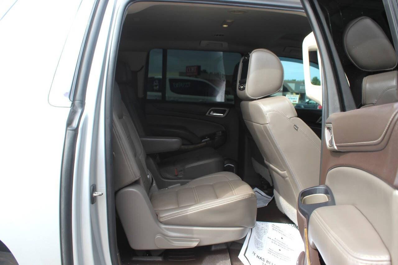 2017 Silver GMC Yukon XL Denali 4WD (1GKS2HKJXHR) with an EcoTec3 6.2L V8 420hp 460ft. lbs. 6.2L V8 engine, Automatic 8-Speed transmission, located at 4301 NW 39th , Oklahoma City, OK, 73112, (405) 949-5600, 35.512135, -97.598671 - Hablamos espaol. SPEND SMART --- BUY FROM SUPER SPORTS. ASKING WHOLESALE CASH PRICE: $__,___ (CASH ONLY) PLUS $100 PROCESSING FEE. ALL PRICES, DOWN PAYMENTS, PAYMENTS, AND FINANCE TERMS ARE NEGOTIABLE AT THE TIME OF APPROVAL. WE WILL WORK WITH YOU TO FIT YOUR BUDGET. WE WILL EVEN LOW- Photo#10