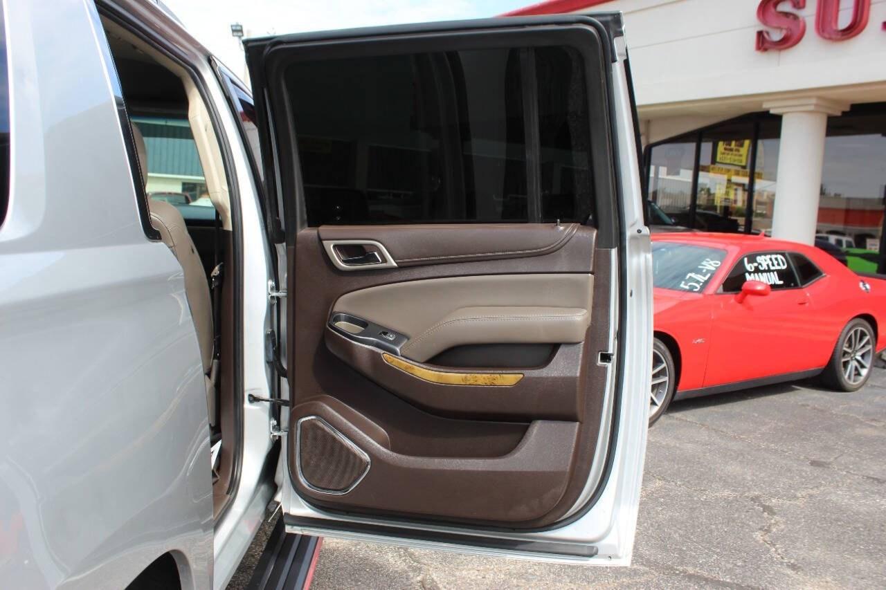 2017 Silver GMC Yukon XL Denali 4WD (1GKS2HKJXHR) with an EcoTec3 6.2L V8 420hp 460ft. lbs. 6.2L V8 engine, Automatic 8-Speed transmission, located at 4301 NW 39th , Oklahoma City, OK, 73112, (405) 949-5600, 35.512135, -97.598671 - Hablamos espaol. SPEND SMART --- BUY FROM SUPER SPORTS. ASKING WHOLESALE CASH PRICE: $__,___ (CASH ONLY) PLUS $100 PROCESSING FEE. ALL PRICES, DOWN PAYMENTS, PAYMENTS, AND FINANCE TERMS ARE NEGOTIABLE AT THE TIME OF APPROVAL. WE WILL WORK WITH YOU TO FIT YOUR BUDGET. WE WILL EVEN LOW- Photo#11