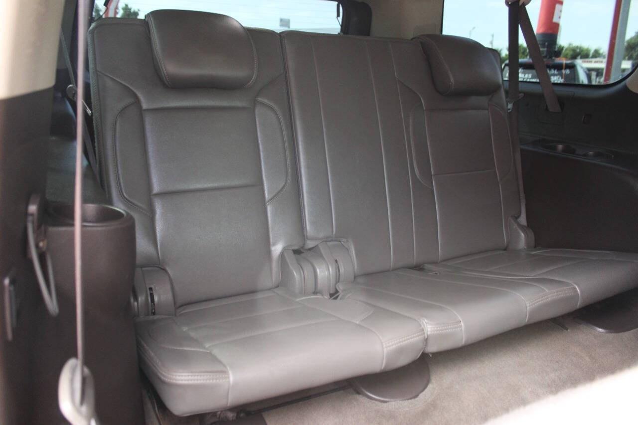 2017 Silver GMC Yukon XL Denali 4WD (1GKS2HKJXHR) with an EcoTec3 6.2L V8 420hp 460ft. lbs. 6.2L V8 engine, Automatic 8-Speed transmission, located at 4301 NW 39th , Oklahoma City, OK, 73112, (405) 949-5600, 35.512135, -97.598671 - Hablamos espaol. SPEND SMART --- BUY FROM SUPER SPORTS. ASKING WHOLESALE CASH PRICE: $__,___ (CASH ONLY) PLUS $100 PROCESSING FEE. ALL PRICES, DOWN PAYMENTS, PAYMENTS, AND FINANCE TERMS ARE NEGOTIABLE AT THE TIME OF APPROVAL. WE WILL WORK WITH YOU TO FIT YOUR BUDGET. WE WILL EVEN LOW- Photo#12