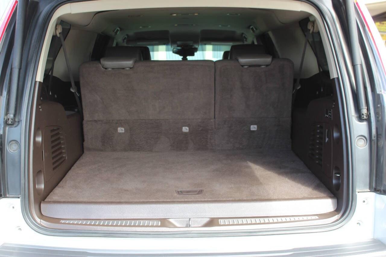 2017 Silver GMC Yukon XL Denali 4WD (1GKS2HKJXHR) with an EcoTec3 6.2L V8 420hp 460ft. lbs. 6.2L V8 engine, Automatic 8-Speed transmission, located at 4301 NW 39th , Oklahoma City, OK, 73112, (405) 949-5600, 35.512135, -97.598671 - Hablamos espaol. SPEND SMART --- BUY FROM SUPER SPORTS. ASKING WHOLESALE CASH PRICE: $__,___ (CASH ONLY) PLUS $100 PROCESSING FEE. ALL PRICES, DOWN PAYMENTS, PAYMENTS, AND FINANCE TERMS ARE NEGOTIABLE AT THE TIME OF APPROVAL. WE WILL WORK WITH YOU TO FIT YOUR BUDGET. WE WILL EVEN LOW- Photo#13