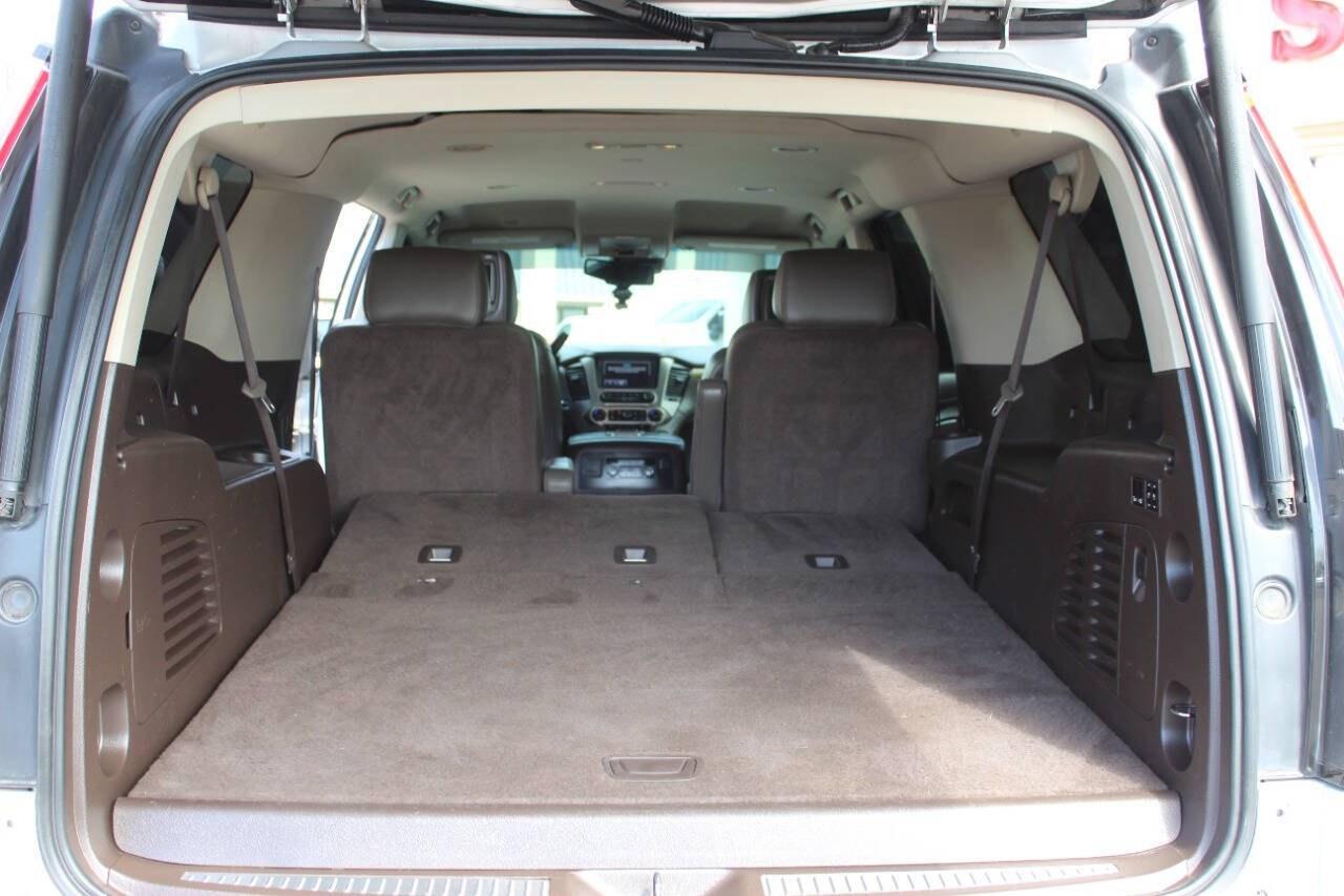 2017 Silver GMC Yukon XL Denali 4WD (1GKS2HKJXHR) with an EcoTec3 6.2L V8 420hp 460ft. lbs. 6.2L V8 engine, Automatic 8-Speed transmission, located at 4301 NW 39th , Oklahoma City, OK, 73112, (405) 949-5600, 35.512135, -97.598671 - Hablamos espaol. SPEND SMART --- BUY FROM SUPER SPORTS. ASKING WHOLESALE CASH PRICE: $__,___ (CASH ONLY) PLUS $100 PROCESSING FEE. ALL PRICES, DOWN PAYMENTS, PAYMENTS, AND FINANCE TERMS ARE NEGOTIABLE AT THE TIME OF APPROVAL. WE WILL WORK WITH YOU TO FIT YOUR BUDGET. WE WILL EVEN LOW- Photo#14
