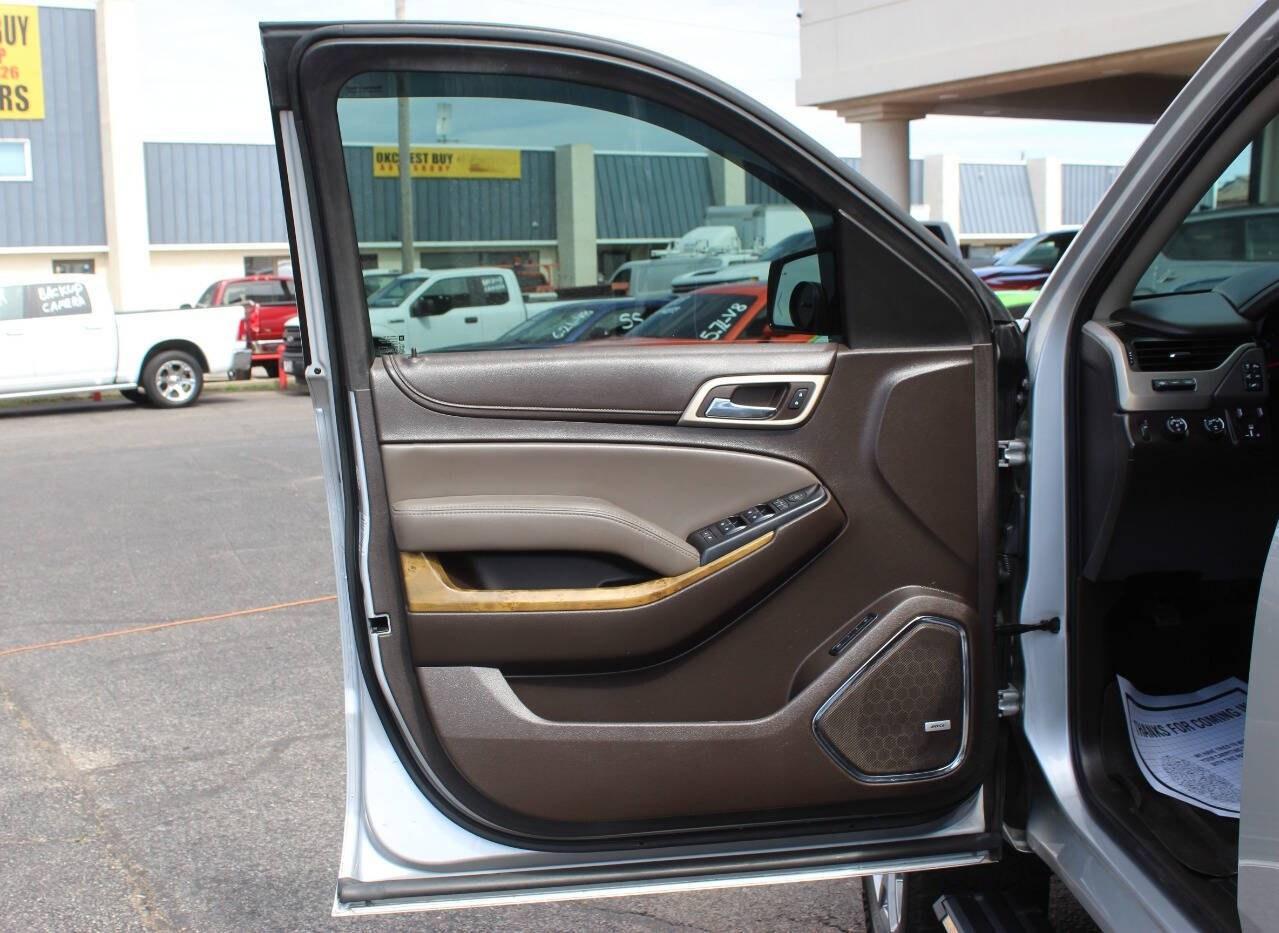 2017 Silver GMC Yukon XL Denali 4WD (1GKS2HKJXHR) with an EcoTec3 6.2L V8 420hp 460ft. lbs. 6.2L V8 engine, Automatic 8-Speed transmission, located at 4301 NW 39th , Oklahoma City, OK, 73112, (405) 949-5600, 35.512135, -97.598671 - Hablamos espaol. SPEND SMART --- BUY FROM SUPER SPORTS. ASKING WHOLESALE CASH PRICE: $__,___ (CASH ONLY) PLUS $100 PROCESSING FEE. ALL PRICES, DOWN PAYMENTS, PAYMENTS, AND FINANCE TERMS ARE NEGOTIABLE AT THE TIME OF APPROVAL. WE WILL WORK WITH YOU TO FIT YOUR BUDGET. WE WILL EVEN LOW- Photo#19