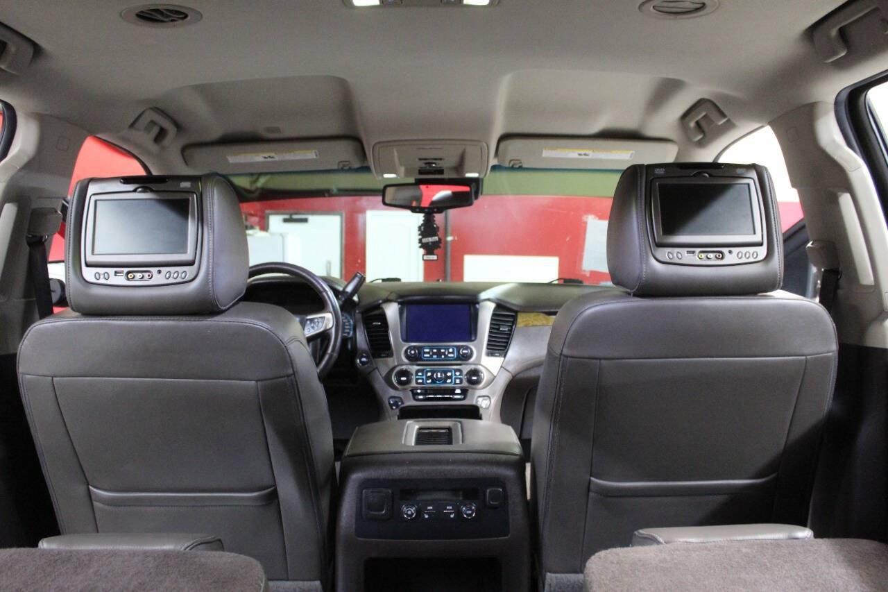 2017 Silver GMC Yukon XL Denali 4WD (1GKS2HKJXHR) with an EcoTec3 6.2L V8 420hp 460ft. lbs. 6.2L V8 engine, Automatic 8-Speed transmission, located at 4301 NW 39th , Oklahoma City, OK, 73112, (405) 949-5600, 35.512135, -97.598671 - Hablamos espanol. SPEND SMART --- BUY FROM SUPER SPORTS. ALL PRICES, DOWN PAYMENTS, PAYMENTS, AND FINANCE TERMS ARE NEGOTIABLE AT THE TIME OF APPROVAL. WE WILL WORK WITH YOU TO FIT YOUR BUDGET. WE WILL EVEN LOWER AND ADJUST THE NUMBERS TO HELP MAKE THE VEHICLE MORE AFFORDABLE FOR YOU.- Photo#23