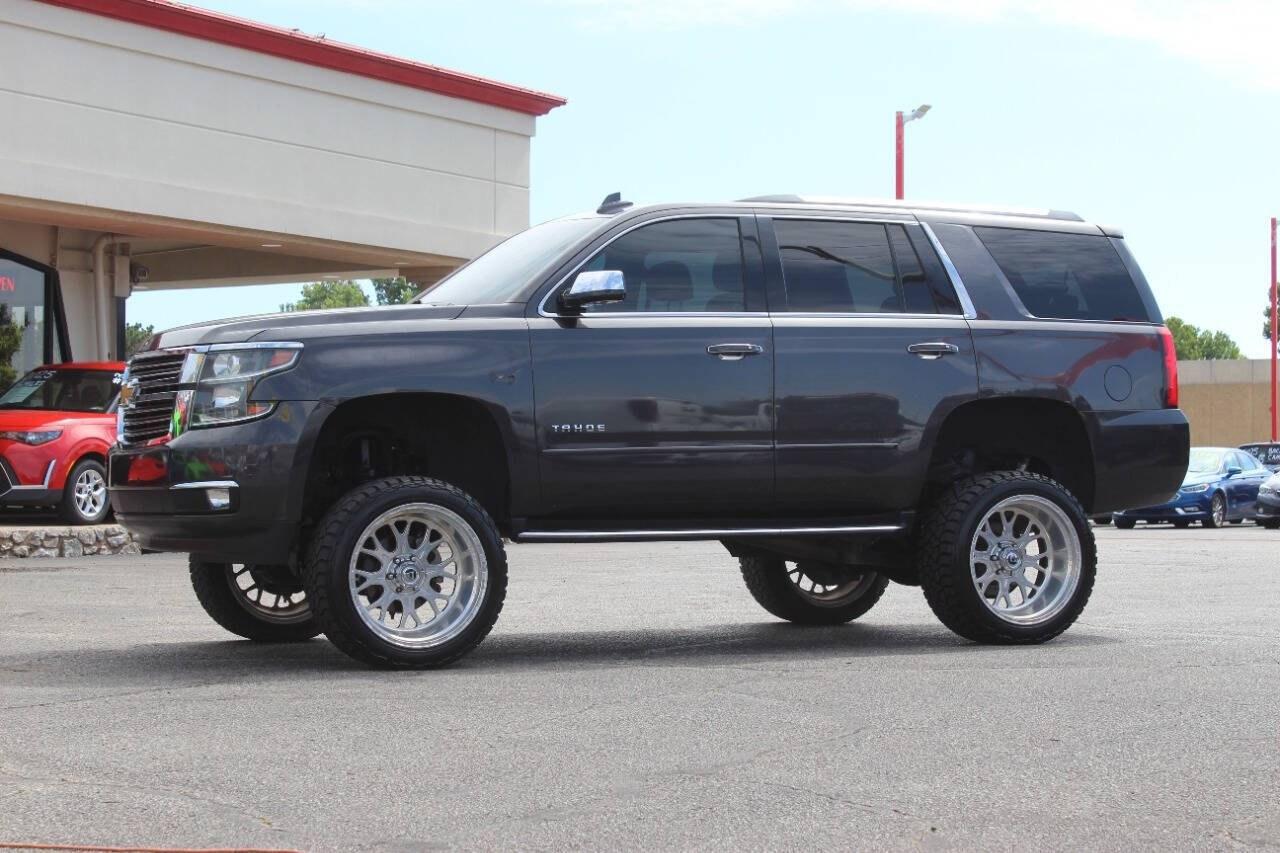 2018 Gray Chevrolet Tahoe Premier 2WD (1GNSCCKC5JR) with an EcoTec3 5.3L V8 355hp 383ft. lbs. 5.3L V8 engine, Automatic 6-Speed transmission, located at 4301 NW 39th , Oklahoma City, OK, 73112, (405) 949-5600, 35.512135, -97.598671 - Hablamos espaol. SPEND SMART --- BUY FROM SUPER SPORTS. ASKING WHOLESALE CASH PRICE: $__,___ (CASH ONLY) PLUS $100 PROCESSING FEE. ALL PRICES, DOWN PAYMENTS, PAYMENTS, AND FINANCE TERMS ARE NEGOTIABLE AT THE TIME OF APPROVAL. WE WILL WORK WITH YOU TO FIT YOUR BUDGET. WE WILL EVEN LOW- Photo#5