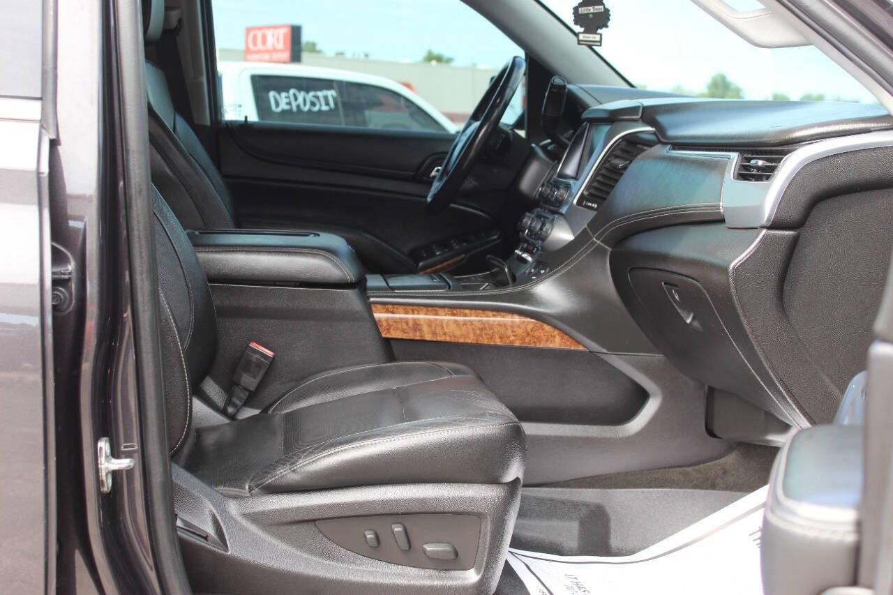 2018 Gray Chevrolet Tahoe Premier 2WD (1GNSCCKC5JR) with an EcoTec3 5.3L V8 355hp 383ft. lbs. 5.3L V8 engine, Automatic 6-Speed transmission, located at 4301 NW 39th , Oklahoma City, OK, 73112, (405) 949-5600, 35.512135, -97.598671 - Hablamos espaol. SPEND SMART --- BUY FROM SUPER SPORTS. ASKING WHOLESALE CASH PRICE: $__,___ (CASH ONLY) PLUS $100 PROCESSING FEE. ALL PRICES, DOWN PAYMENTS, PAYMENTS, AND FINANCE TERMS ARE NEGOTIABLE AT THE TIME OF APPROVAL. WE WILL WORK WITH YOU TO FIT YOUR BUDGET. WE WILL EVEN LOW- Photo#7