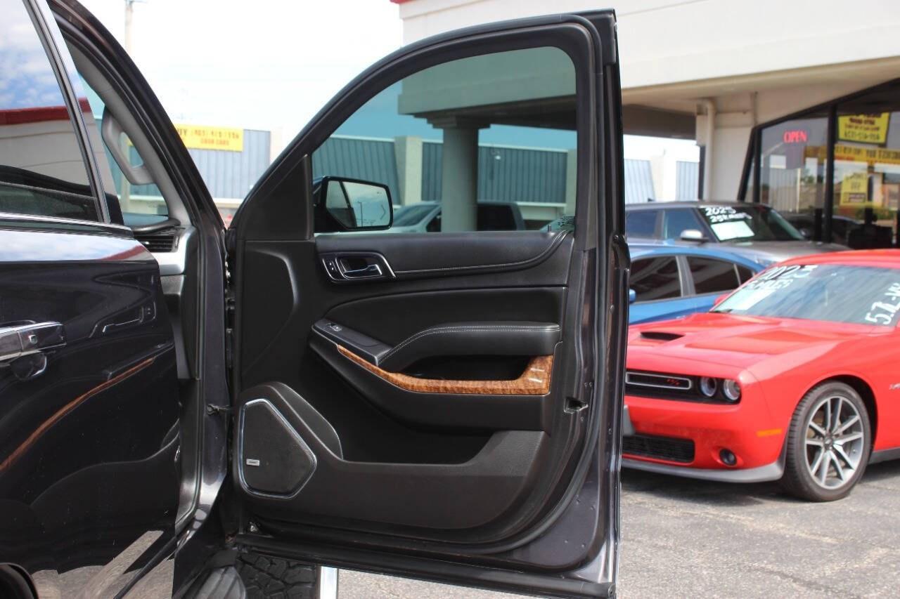 2018 Gray Chevrolet Tahoe Premier 2WD (1GNSCCKC5JR) with an EcoTec3 5.3L V8 355hp 383ft. lbs. 5.3L V8 engine, Automatic 6-Speed transmission, located at 4301 NW 39th , Oklahoma City, OK, 73112, (405) 949-5600, 35.512135, -97.598671 - Hablamos espaol. SPEND SMART --- BUY FROM SUPER SPORTS. ASKING WHOLESALE CASH PRICE: $__,___ (CASH ONLY) PLUS $100 PROCESSING FEE. ALL PRICES, DOWN PAYMENTS, PAYMENTS, AND FINANCE TERMS ARE NEGOTIABLE AT THE TIME OF APPROVAL. WE WILL WORK WITH YOU TO FIT YOUR BUDGET. WE WILL EVEN LOW- Photo#8