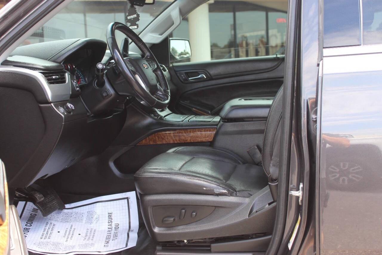 2018 Gray Chevrolet Tahoe Premier 2WD (1GNSCCKC5JR) with an EcoTec3 5.3L V8 355hp 383ft. lbs. 5.3L V8 engine, Automatic 6-Speed transmission, located at 4301 NW 39th , Oklahoma City, OK, 73112, (405) 949-5600, 35.512135, -97.598671 - Hablamos espaol. SPEND SMART --- BUY FROM SUPER SPORTS. ASKING WHOLESALE CASH PRICE: $__,___ (CASH ONLY) PLUS $100 PROCESSING FEE. ALL PRICES, DOWN PAYMENTS, PAYMENTS, AND FINANCE TERMS ARE NEGOTIABLE AT THE TIME OF APPROVAL. WE WILL WORK WITH YOU TO FIT YOUR BUDGET. WE WILL EVEN LOW- Photo#17