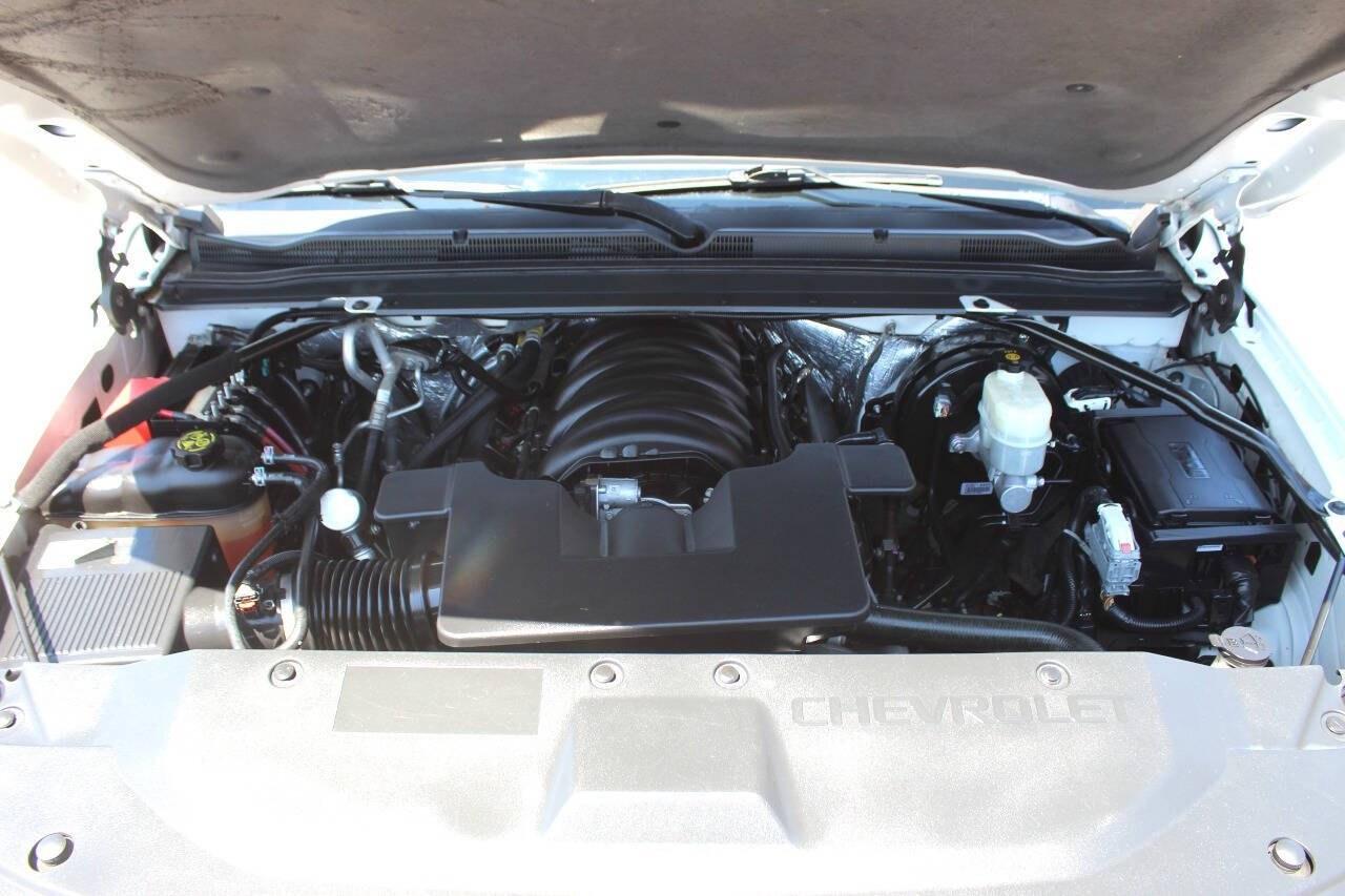 2015 White Chevrolet Suburban LTZ 1500 4WD (1GNSKKKC5FR) with an EcoTec3 5.3L Flex Fuel V8 355hp 383ft. lbs. 5.3L V8 engine, Automatic 6-Speed transmission, located at 4301 NW 39th , Oklahoma City, OK, 73112, (405) 949-5600, 35.512135, -97.598671- Photo#7