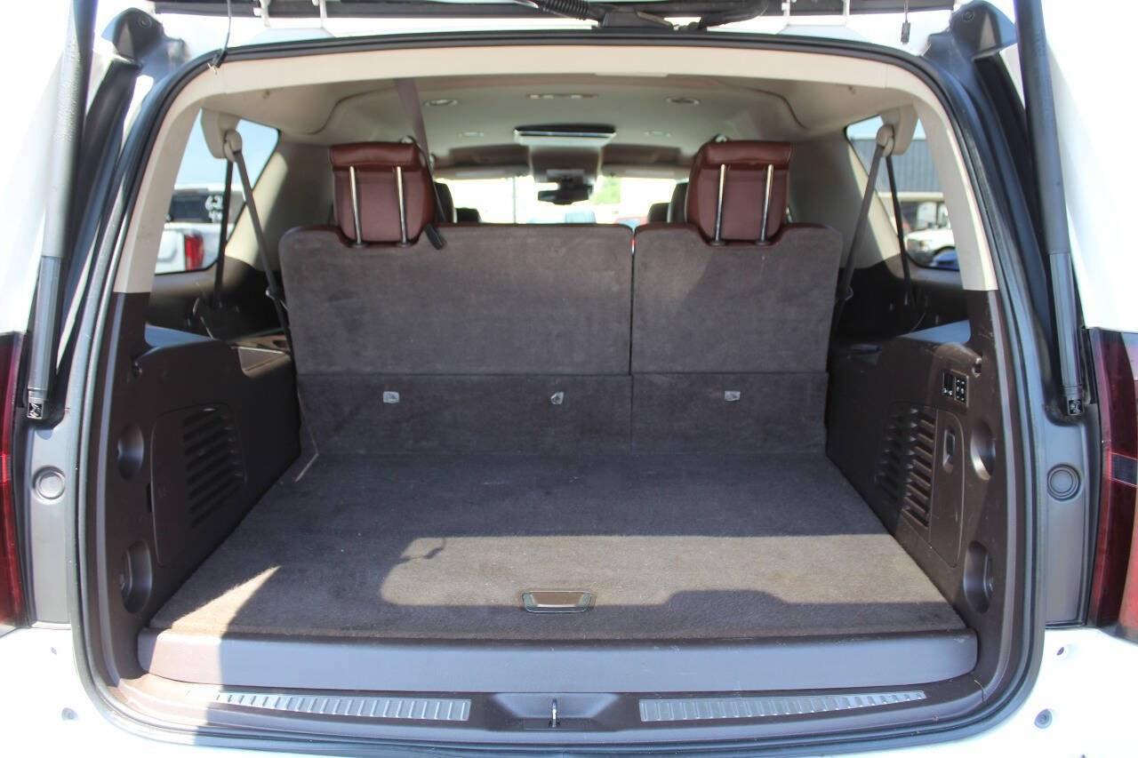 2015 White Chevrolet Suburban LTZ 1500 4WD (1GNSKKKC5FR) with an EcoTec3 5.3L Flex Fuel V8 355hp 383ft. lbs. 5.3L V8 engine, Automatic 6-Speed transmission, located at 4301 NW 39th , Oklahoma City, OK, 73112, (405) 949-5600, 35.512135, -97.598671- Photo#13