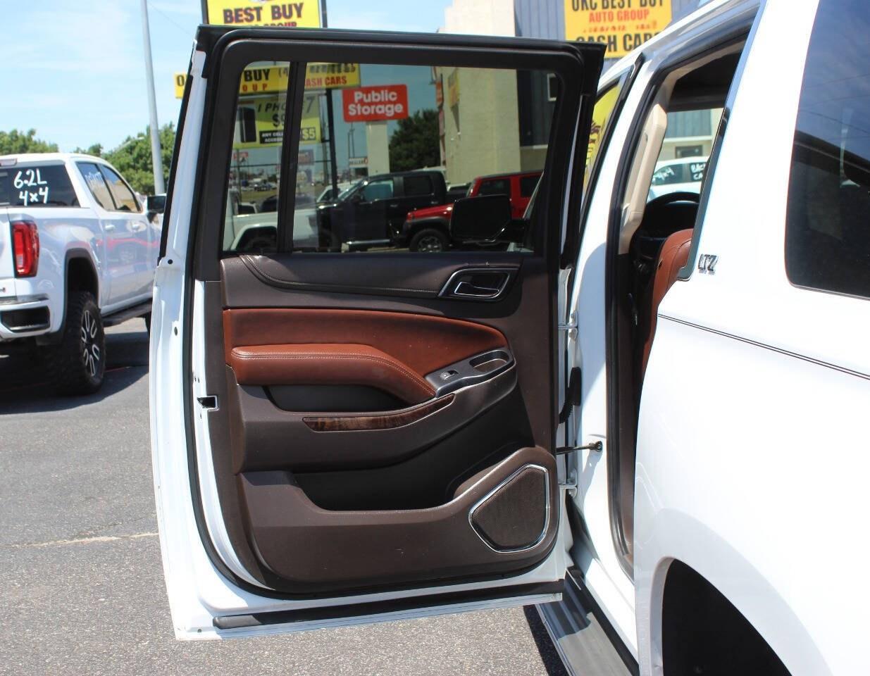 2015 White Chevrolet Suburban LTZ 1500 4WD (1GNSKKKC5FR) with an EcoTec3 5.3L Flex Fuel V8 355hp 383ft. lbs. 5.3L V8 engine, Automatic 6-Speed transmission, located at 4301 NW 39th , Oklahoma City, OK, 73112, (405) 949-5600, 35.512135, -97.598671- Photo#17