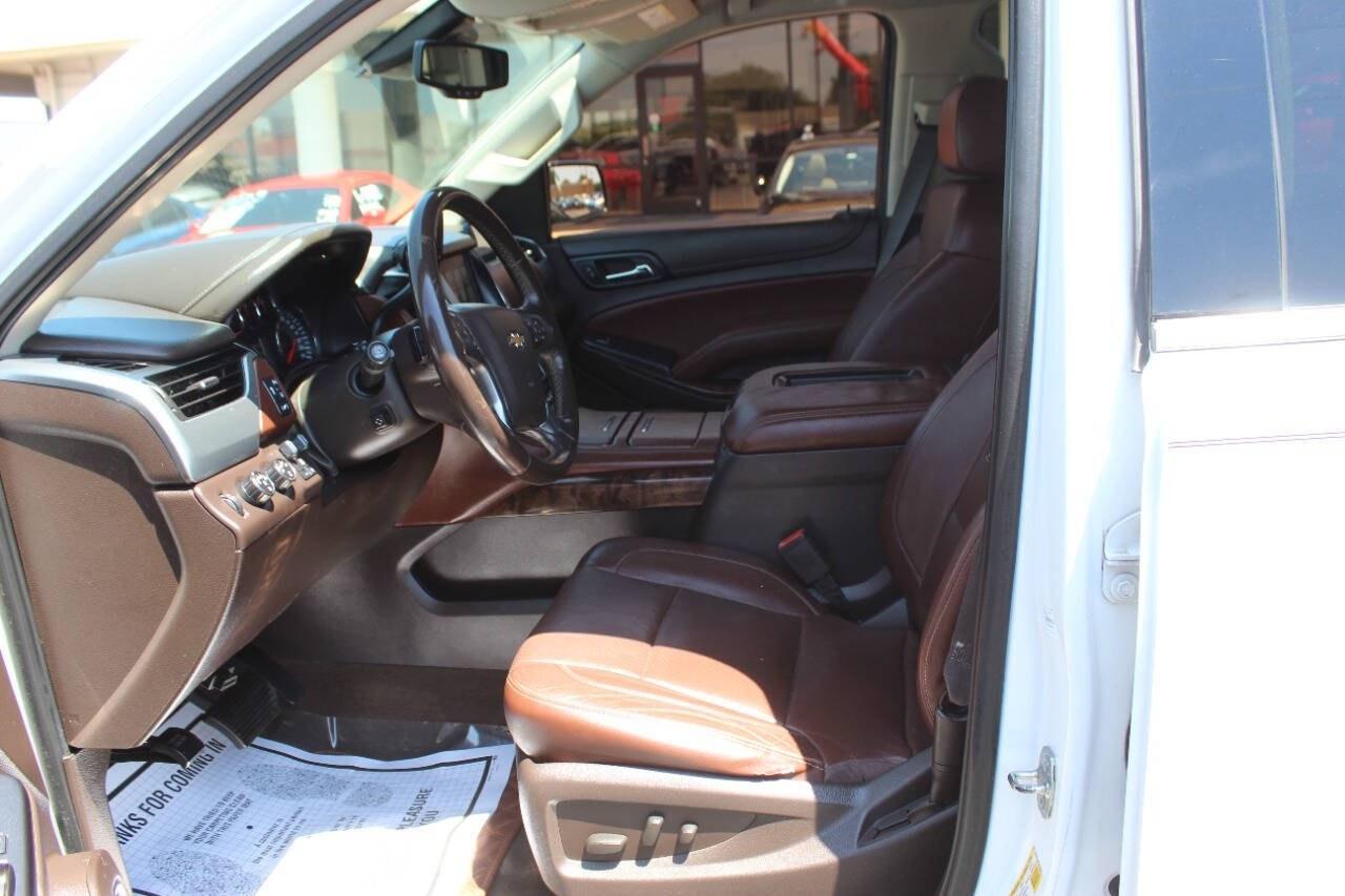 2015 White Chevrolet Suburban LTZ 1500 4WD (1GNSKKKC5FR) with an EcoTec3 5.3L Flex Fuel V8 355hp 383ft. lbs. 5.3L V8 engine, Automatic 6-Speed transmission, located at 4301 NW 39th , Oklahoma City, OK, 73112, (405) 949-5600, 35.512135, -97.598671- Photo#18