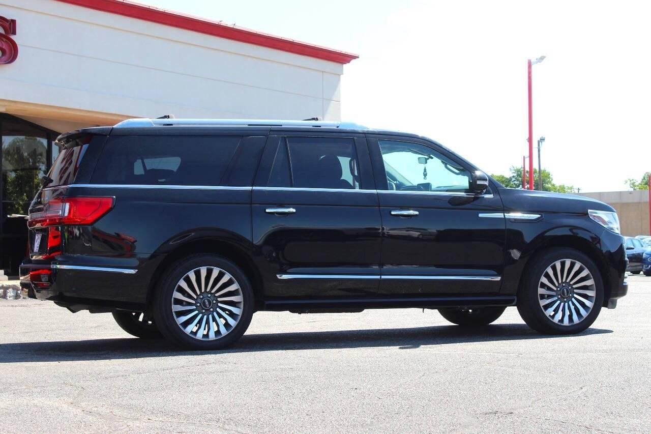 2019 Black Lincoln Navigator L L Reserve 4WD (5LMJJ3LT3KE) with an 3.5L Twin Turbo V6 450hp 510ft. lbs. 3.5L V6 engine, Automatic 10-Speed transmission, located at 4301 NW 39th , Oklahoma City, OK, 73112, (405) 949-5600, 35.512135, -97.598671- Photo#2