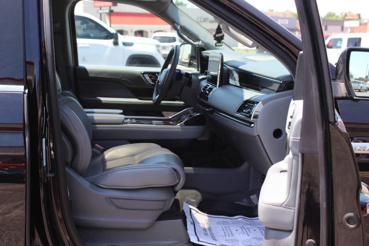 2019 Black Lincoln Navigator L L Reserve 4WD (5LMJJ3LT3KE) with an 3.5L Twin Turbo V6 450hp 510ft. lbs. 3.5L V6 engine, Automatic 10-Speed transmission, located at 4301 NW 39th , Oklahoma City, OK, 73112, (405) 949-5600, 35.512135, -97.598671- Photo#8