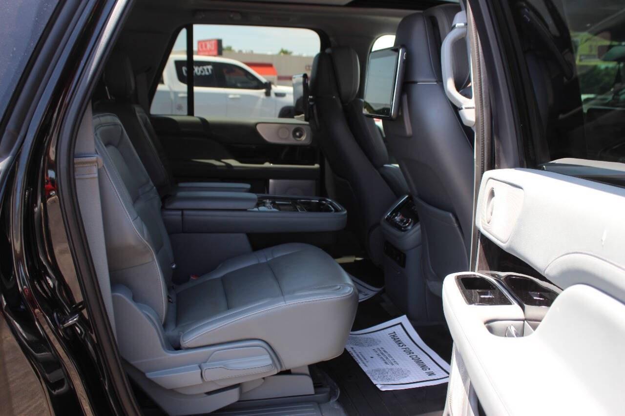 2019 Black Lincoln Navigator L L Reserve 4WD (5LMJJ3LT3KE) with an 3.5L Twin Turbo V6 450hp 510ft. lbs. 3.5L V6 engine, Automatic 10-Speed transmission, located at 4301 NW 39th , Oklahoma City, OK, 73112, (405) 949-5600, 35.512135, -97.598671- Photo#10