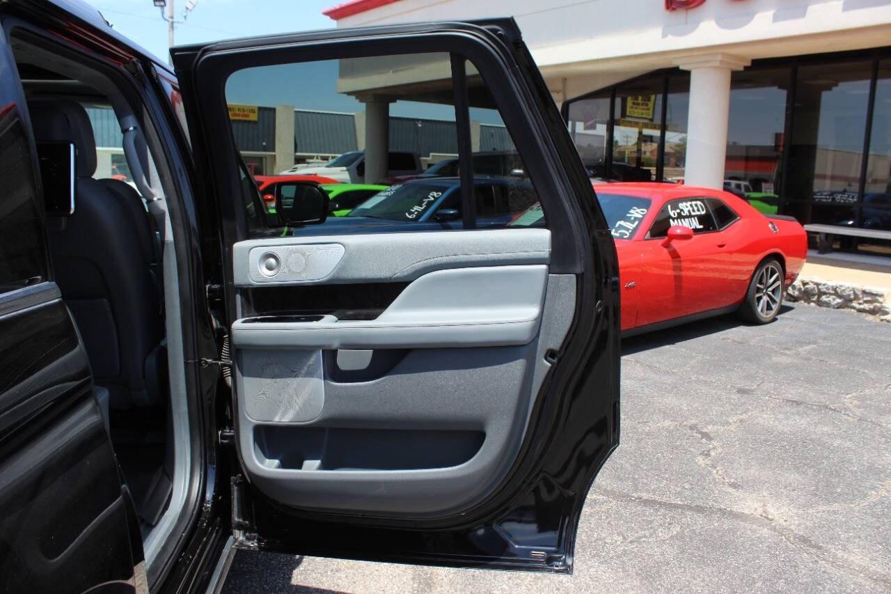2019 Black Lincoln Navigator L L Reserve 4WD (5LMJJ3LT3KE) with an 3.5L Twin Turbo V6 450hp 510ft. lbs. 3.5L V6 engine, Automatic 10-Speed transmission, located at 4301 NW 39th , Oklahoma City, OK, 73112, (405) 949-5600, 35.512135, -97.598671- Photo#11