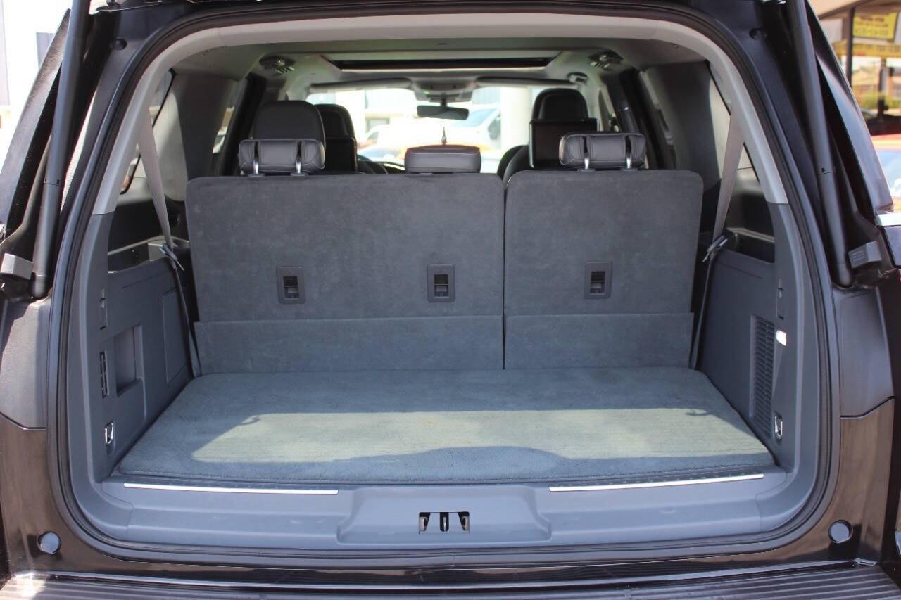2019 Black Lincoln Navigator L L Reserve 4WD (5LMJJ3LT3KE) with an 3.5L Twin Turbo V6 450hp 510ft. lbs. 3.5L V6 engine, Automatic 10-Speed transmission, located at 4301 NW 39th , Oklahoma City, OK, 73112, (405) 949-5600, 35.512135, -97.598671- Photo#12
