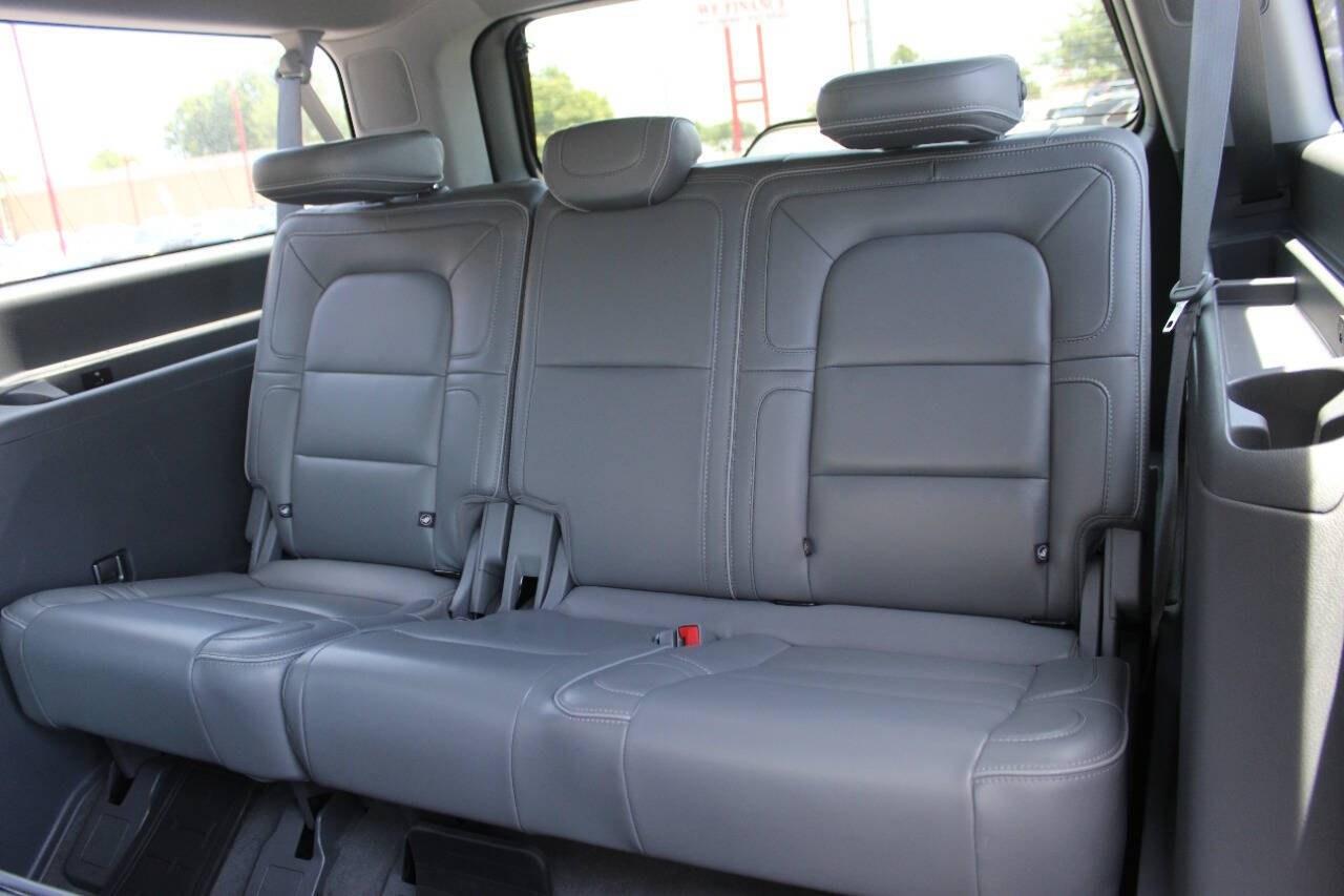 2019 Black Lincoln Navigator L L Reserve 4WD (5LMJJ3LT3KE) with an 3.5L Twin Turbo V6 450hp 510ft. lbs. 3.5L V6 engine, Automatic 10-Speed transmission, located at 4301 NW 39th , Oklahoma City, OK, 73112, (405) 949-5600, 35.512135, -97.598671- Photo#14