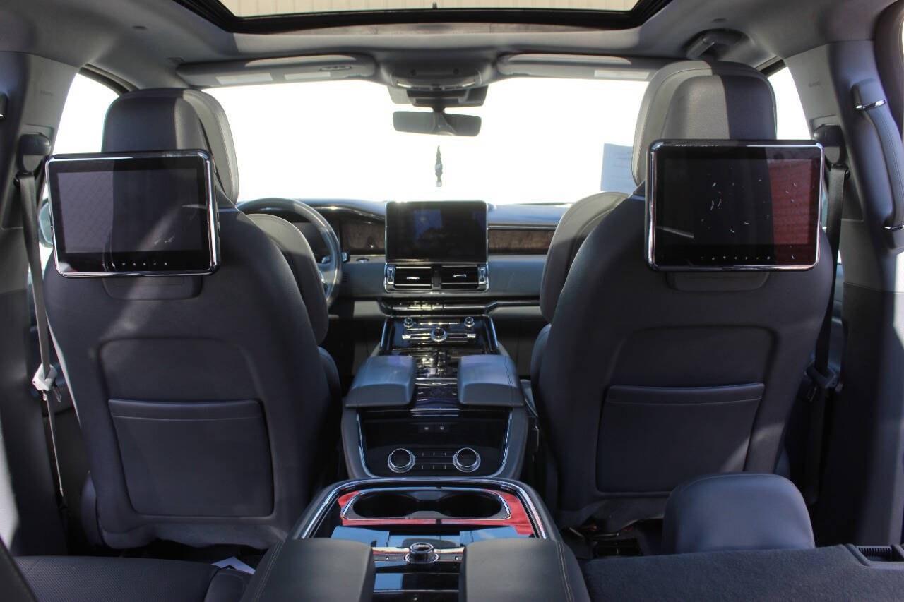 2019 Black Lincoln Navigator L L Reserve 4WD (5LMJJ3LT3KE) with an 3.5L Twin Turbo V6 450hp 510ft. lbs. 3.5L V6 engine, Automatic 10-Speed transmission, located at 4301 NW 39th , Oklahoma City, OK, 73112, (405) 949-5600, 35.512135, -97.598671 - Hablamos espanol. SPEND SMART --- BUY FROM SUPER SPORTS. ALL PRICES, DOWN PAYMENTS, PAYMENTS, AND FINANCE TERMS ARE NEGOTIABLE AT THE TIME OF APPROVAL. WE WILL WORK WITH YOU TO FIT YOUR BUDGET. WE WILL EVEN LOWER AND ADJUST THE NUMBERS TO HELP MAKE THE VEHICLE MORE AFFORDABLE FOR YOU.- Photo#21