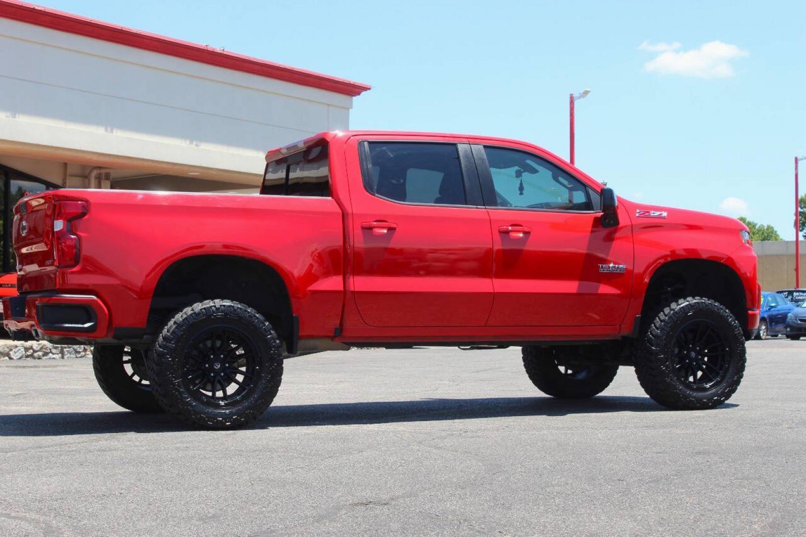 2021 Red Chevrolet Silverado 1500 RST Crew Cab 4WD (3GCUYEED9MG) with an EcoTec3 5.3L V8 355hp 383ft. lbs. 5.3L V8 engine, Automatic 8-Speed transmission, located at 4301 NW 39th , Oklahoma City, OK, 73112, (405) 949-5600, 35.512135, -97.598671 - Hablamos espanol. SPEND SMART --- BUY FROM SUPER SPORTS. ALL PRICES, DOWN PAYMENTS, PAYMENTS, AND FINANCE TERMS ARE NEGOTIABLE AT THE TIME OF APPROVAL. WE WILL WORK WITH YOU TO FIT YOUR BUDGET. WE WILL EVEN LOWER AND ADJUST THE NUMBERS TO HELP MAKE THE VEHICLE MORE AFFORDABLE FOR YOU.- Photo#2