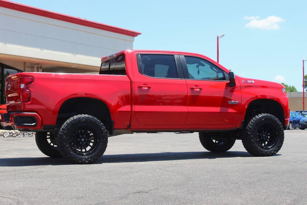 2021 Red Chevrolet Silverado 1500 RST Crew Cab 4WD (3GCUYEED9MG) with an EcoTec3 5.3L V8 355hp 383ft. lbs. 5.3L V8 engine, Automatic 8-Speed transmission, located at 4301 NW 39th , Oklahoma City, OK, 73112, (405) 949-5600, 35.512135, -97.598671 - Hablamos espanol. SPEND SMART --- BUY FROM SUPER SPORTS. ALL PRICES, DOWN PAYMENTS, PAYMENTS, AND FINANCE TERMS ARE NEGOTIABLE AT THE TIME OF APPROVAL. WE WILL WORK WITH YOU TO FIT YOUR BUDGET. WE WILL EVEN LOWER AND ADJUST THE NUMBERS TO HELP MAKE THE VEHICLE MORE AFFORDABLE FOR YOU.- Photo#2