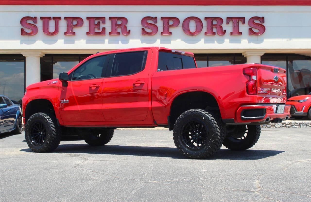 2021 Red Chevrolet Silverado 1500 RST Crew Cab 4WD (3GCUYEED9MG) with an EcoTec3 5.3L V8 355hp 383ft. lbs. 5.3L V8 engine, Automatic 8-Speed transmission, located at 4301 NW 39th , Oklahoma City, OK, 73112, (405) 949-5600, 35.512135, -97.598671 - Hablamos espanol. SPEND SMART --- BUY FROM SUPER SPORTS. ALL PRICES, DOWN PAYMENTS, PAYMENTS, AND FINANCE TERMS ARE NEGOTIABLE AT THE TIME OF APPROVAL. WE WILL WORK WITH YOU TO FIT YOUR BUDGET. WE WILL EVEN LOWER AND ADJUST THE NUMBERS TO HELP MAKE THE VEHICLE MORE AFFORDABLE FOR YOU.- Photo#5