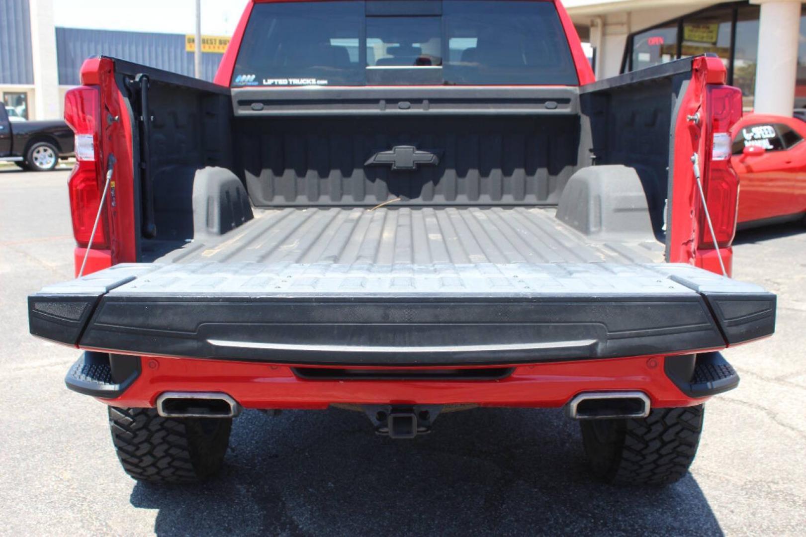2021 Red Chevrolet Silverado 1500 RST Crew Cab 4WD (3GCUYEED9MG) with an EcoTec3 5.3L V8 355hp 383ft. lbs. 5.3L V8 engine, Automatic 8-Speed transmission, located at 4301 NW 39th , Oklahoma City, OK, 73112, (405) 949-5600, 35.512135, -97.598671 - Hablamos espanol. SPEND SMART --- BUY FROM SUPER SPORTS. ALL PRICES, DOWN PAYMENTS, PAYMENTS, AND FINANCE TERMS ARE NEGOTIABLE AT THE TIME OF APPROVAL. WE WILL WORK WITH YOU TO FIT YOUR BUDGET. WE WILL EVEN LOWER AND ADJUST THE NUMBERS TO HELP MAKE THE VEHICLE MORE AFFORDABLE FOR YOU.- Photo#15