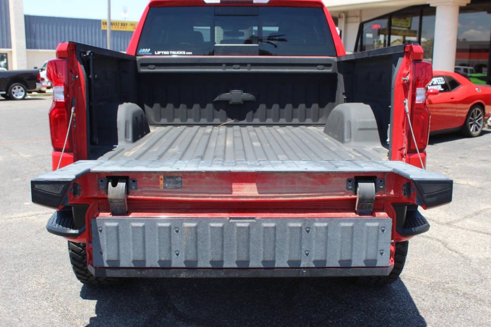 2021 Red Chevrolet Silverado 1500 RST Crew Cab 4WD (3GCUYEED9MG) with an EcoTec3 5.3L V8 355hp 383ft. lbs. 5.3L V8 engine, Automatic 8-Speed transmission, located at 4301 NW 39th , Oklahoma City, OK, 73112, (405) 949-5600, 35.512135, -97.598671 - Hablamos espanol. SPEND SMART --- BUY FROM SUPER SPORTS. ALL PRICES, DOWN PAYMENTS, PAYMENTS, AND FINANCE TERMS ARE NEGOTIABLE AT THE TIME OF APPROVAL. WE WILL WORK WITH YOU TO FIT YOUR BUDGET. WE WILL EVEN LOWER AND ADJUST THE NUMBERS TO HELP MAKE THE VEHICLE MORE AFFORDABLE FOR YOU.- Photo#16