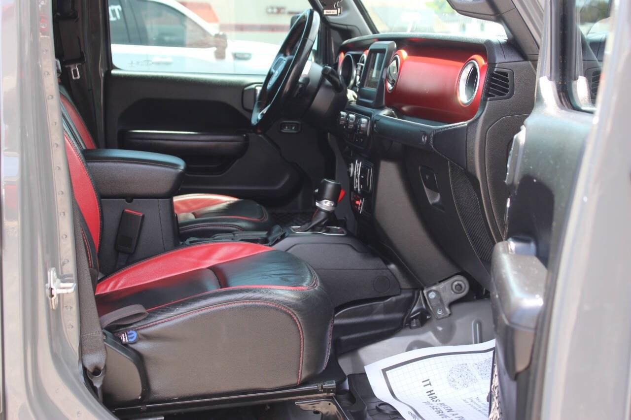 2020 Gray Jeep Gladiator Rubicon (1C6JJTBG0LL) with an 3.6L V6 3.6L V6 engine, Automatic 8-Speed transmission, located at 4301 NW 39th , Oklahoma City, OK, 73112, (405) 949-5600, 35.512135, -97.598671 - Hablamos espaol. SPEND SMART --- BUY FROM SUPER SPORTS. ASKING WHOLESALE CASH PRICE: $__,___ (CASH ONLY) PLUS $100 PROCESSING FEE. ALL PRICES, DOWN PAYMENTS, PAYMENTS, AND FINANCE TERMS ARE NEGOTIABLE AT THE TIME OF APPROVAL. WE WILL WORK WITH YOU TO FIT YOUR BUDGET. WE WILL EVEN LOW- Photo#8