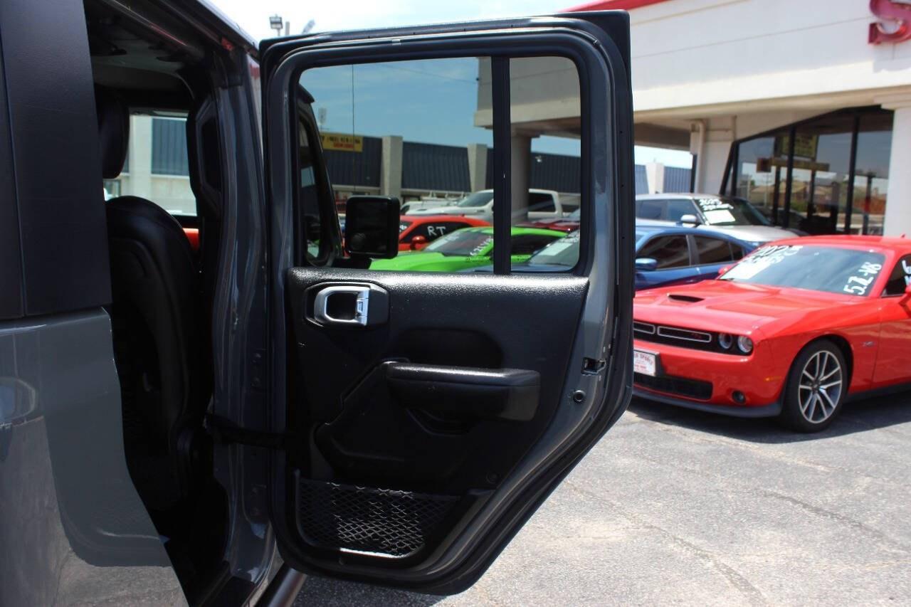 2020 Gray Jeep Gladiator Rubicon (1C6JJTBG0LL) with an 3.6L V6 3.6L V6 engine, Automatic 8-Speed transmission, located at 4301 NW 39th , Oklahoma City, OK, 73112, (405) 949-5600, 35.512135, -97.598671 - Hablamos espaol. SPEND SMART --- BUY FROM SUPER SPORTS. ASKING WHOLESALE CASH PRICE: $__,___ (CASH ONLY) PLUS $100 PROCESSING FEE. ALL PRICES, DOWN PAYMENTS, PAYMENTS, AND FINANCE TERMS ARE NEGOTIABLE AT THE TIME OF APPROVAL. WE WILL WORK WITH YOU TO FIT YOUR BUDGET. WE WILL EVEN LOW- Photo#11